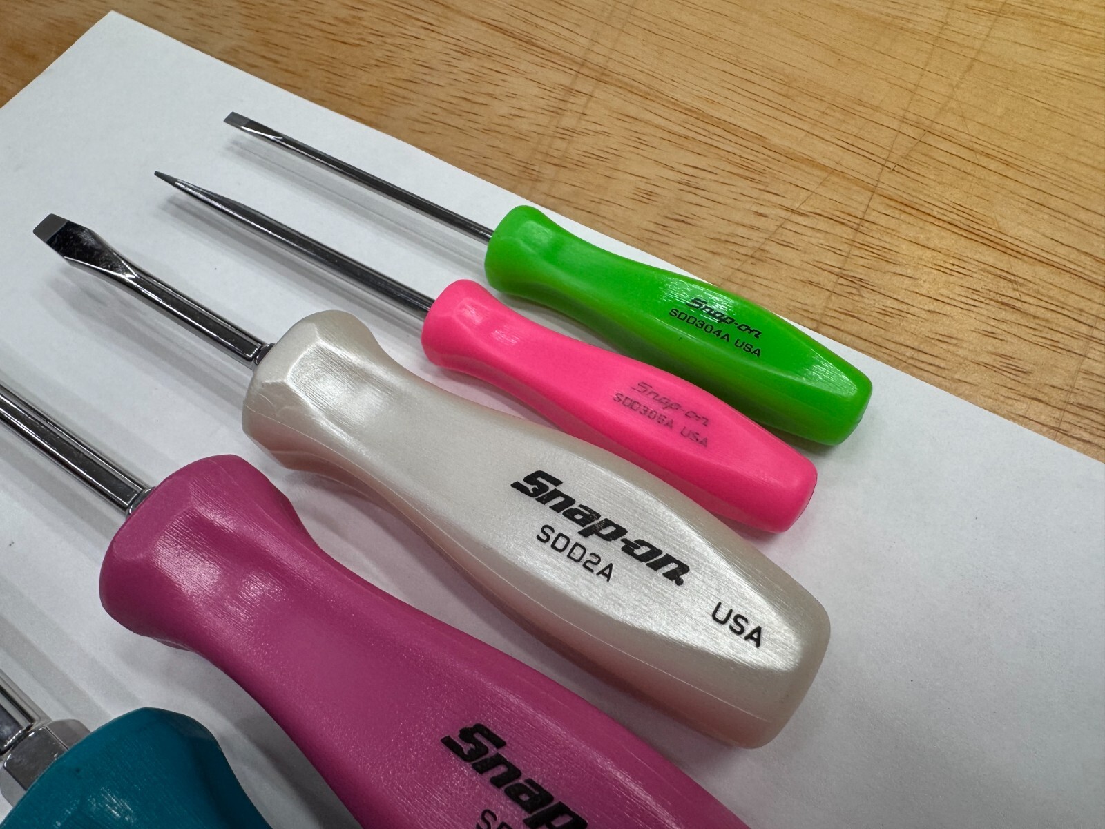 Snap-on Tools NEW 5pc MULTI-COLOR Hard Handle FLAT HEAD Screwdriver Set SDDS50MC