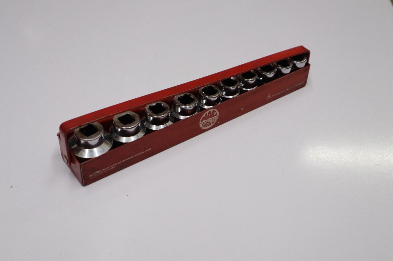 MAC TOOLS 1/2″ DR 8PC SAE 8PT CHROME SOCKET SET IN METAL TRAY #SV108TR 1/2″-1″