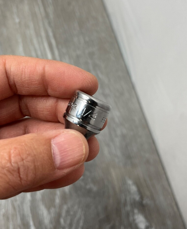 Snap-On FS081 3/8″ Drive 6-Point SAE 1/4″ Flank Drive Shallow Socket, Chrome