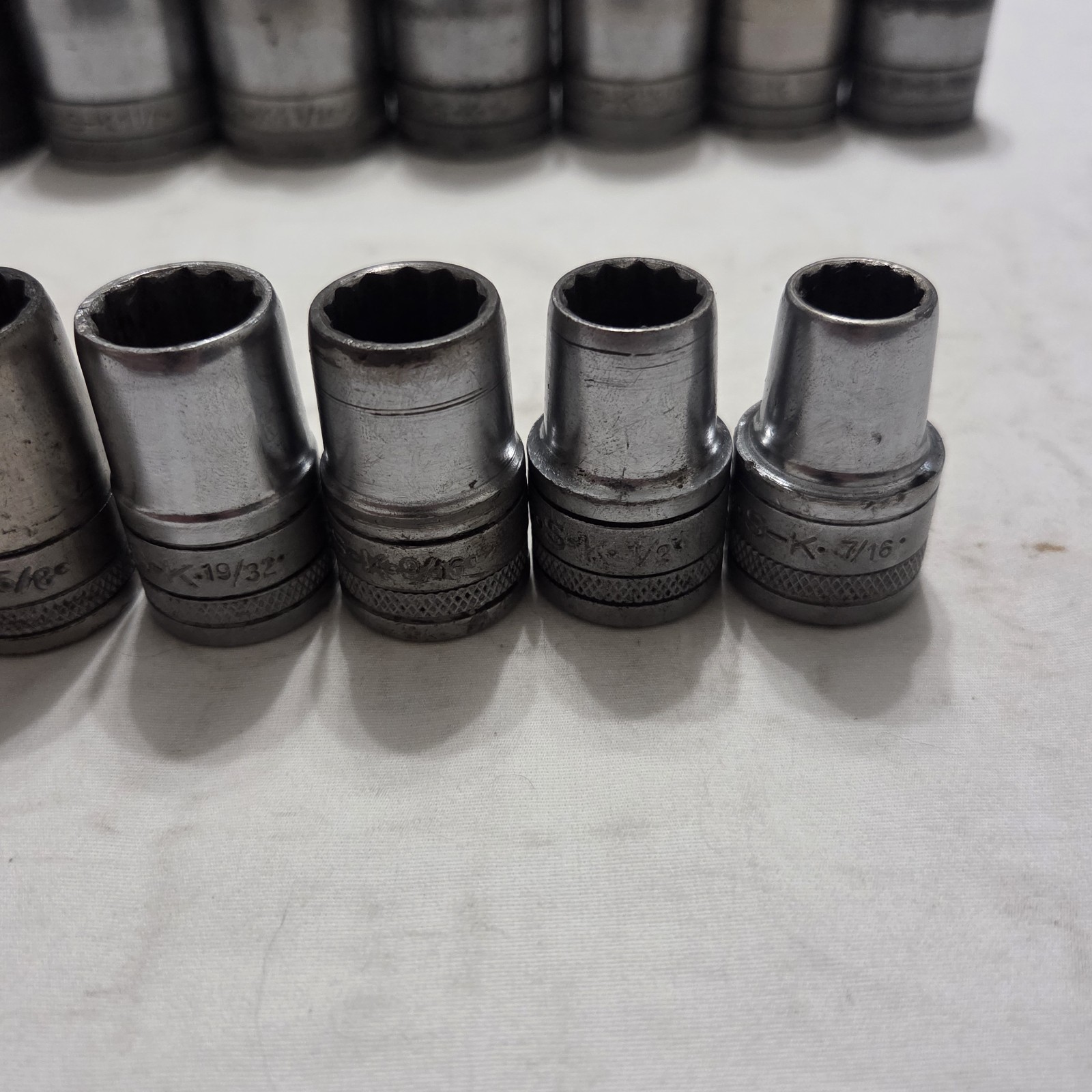 Vintage SK Tools 16pc 7/16″ to 1-1/4″ 12pt SAE Socket Set 1/2″ Drive Made In USA