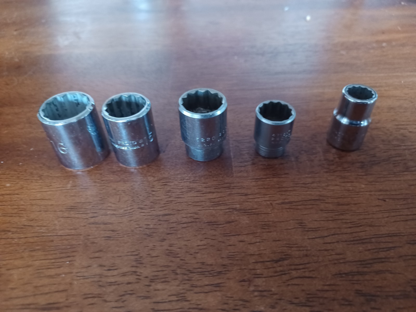 Proto Pear Ratchet 5249 3/8″ Drive With 13 various Sockets. Great mix! Nice