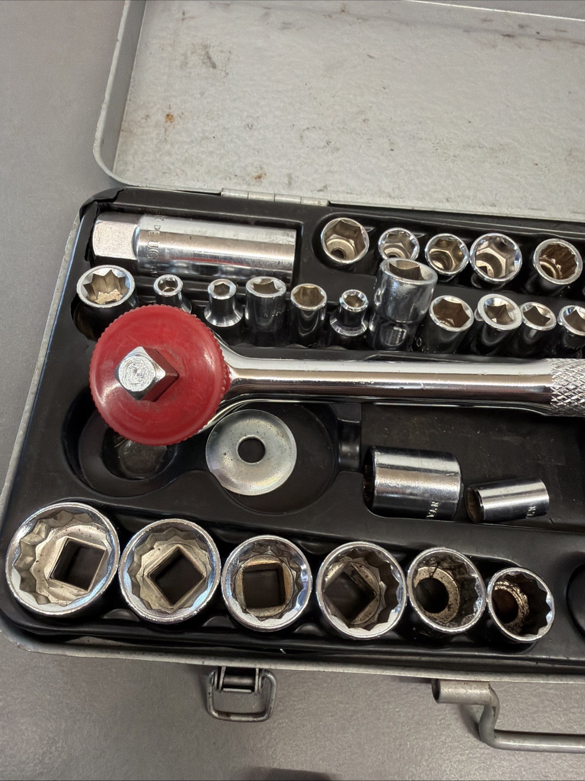 Vintage Socket Wrench Set Set In Metal Case Bt17