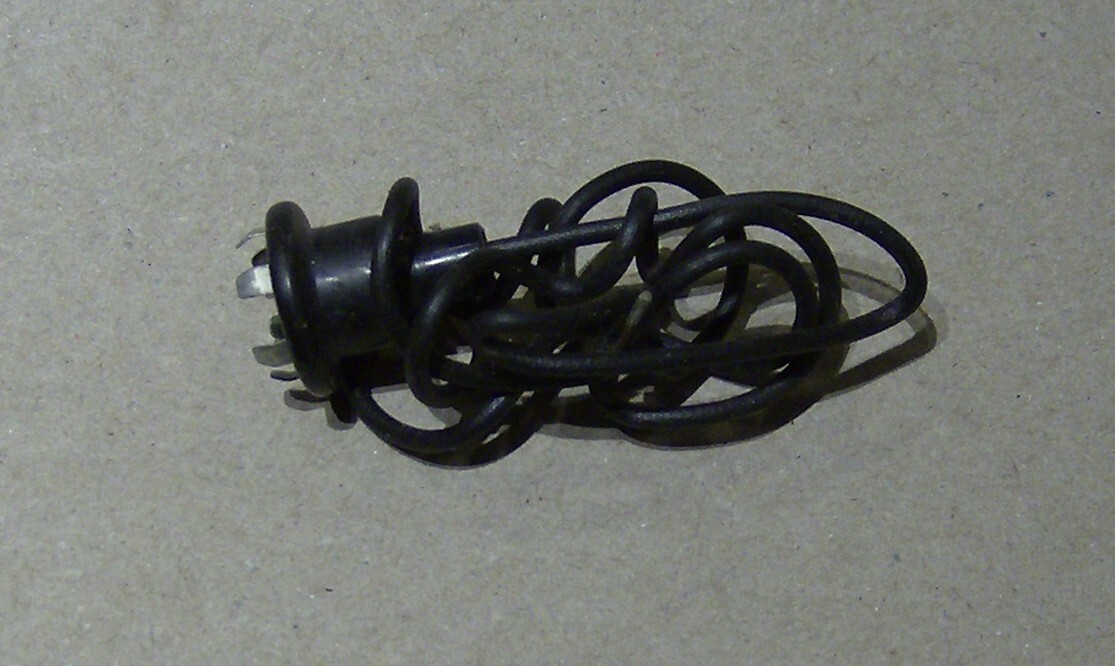 AUTOMOTIVE PIGTAIL ELECTRICAL SOCKET