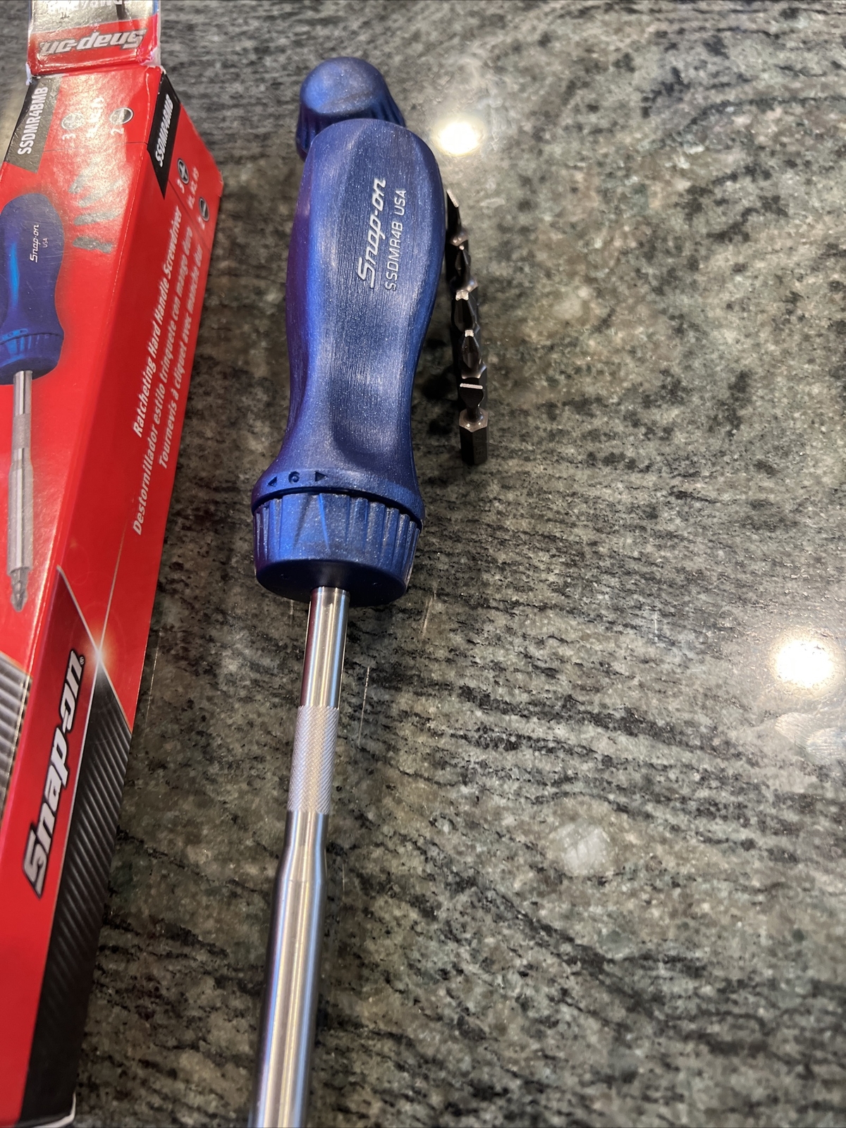 Snap On ssdmr4bmb ratcheting screwdriver with 5 bits power blue