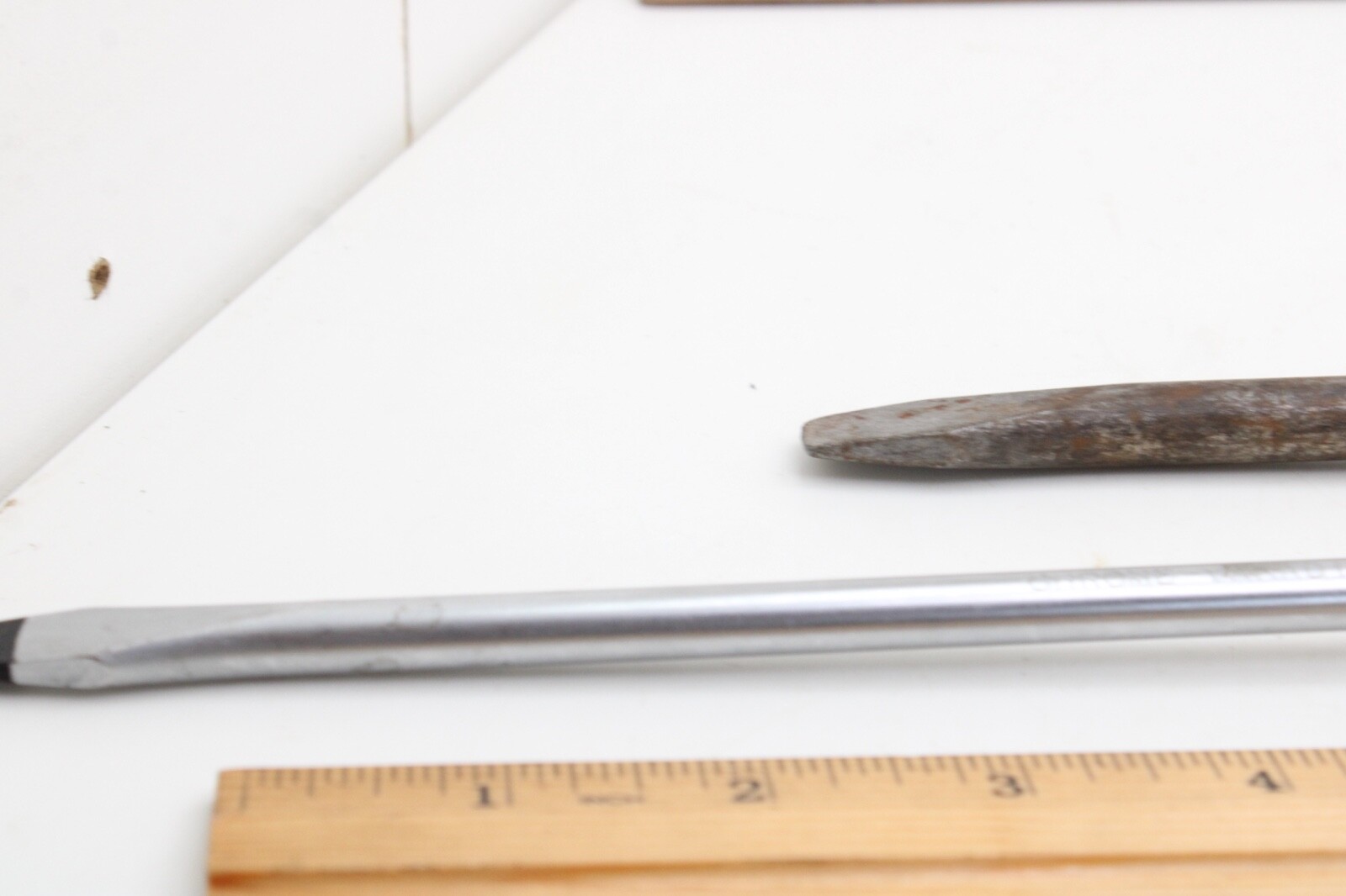 Lot of 2 Slotted/Flat Screwdrivers Long Shaft Soft Grip Heavy Duty 16″ and 12″