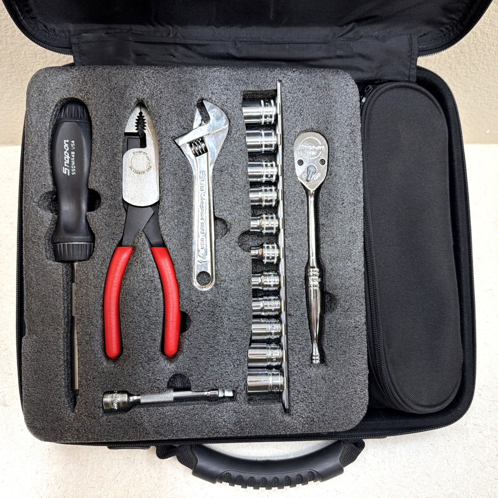 Snap On 21-piece tool Set 3/8″ With Storage Case