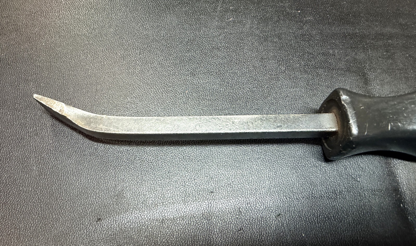 SNAP ON SPB8 Classic Black Hard Handle 8in. Pry Bar USA