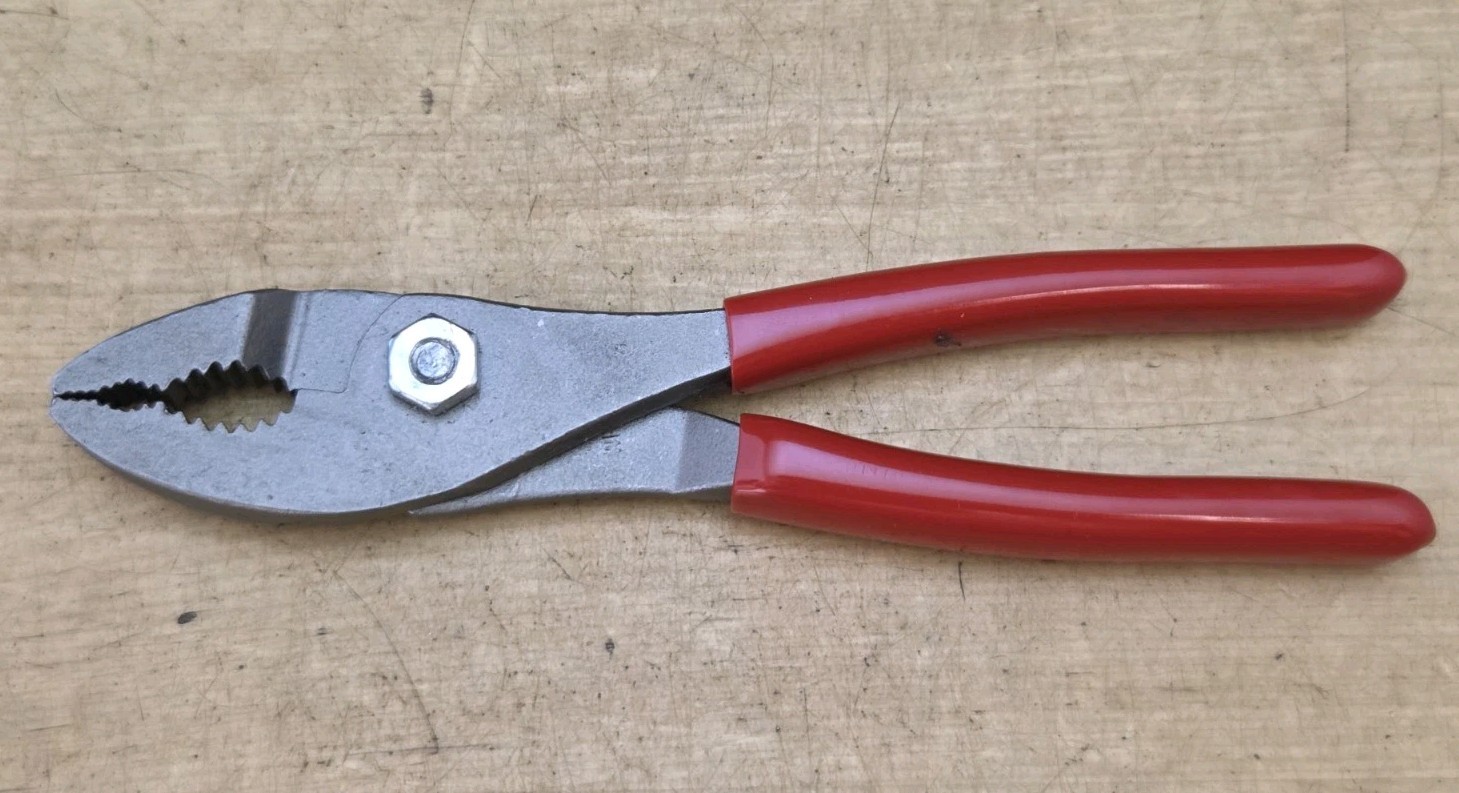 Wilde G262NP – 6-1/2″ Long Soft Grip Slip Joint Pliers- Like New