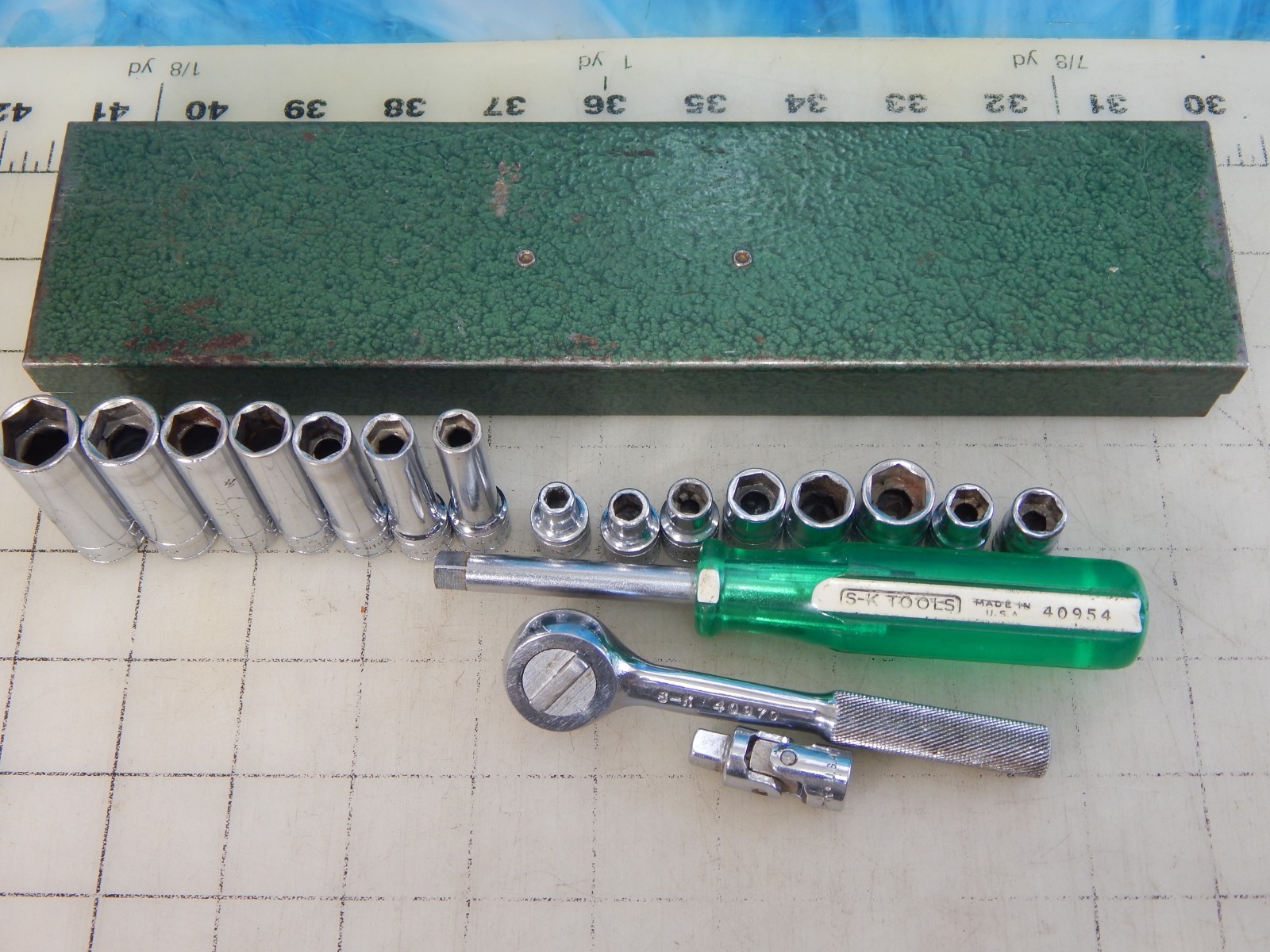 Vintage S-K Tools 4921 21 Pc. 1/4″ Dr. Socket Set & Metal Box, Ratchet, Deep SAE
