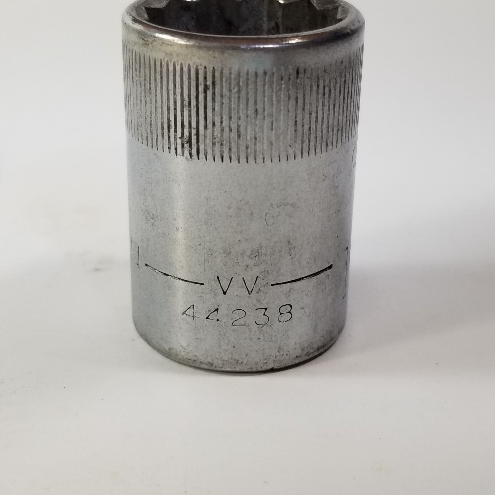Craftsman USA 19mm 12 Point 1/2″ Drive Socket 44238 -VV- Series Knurled