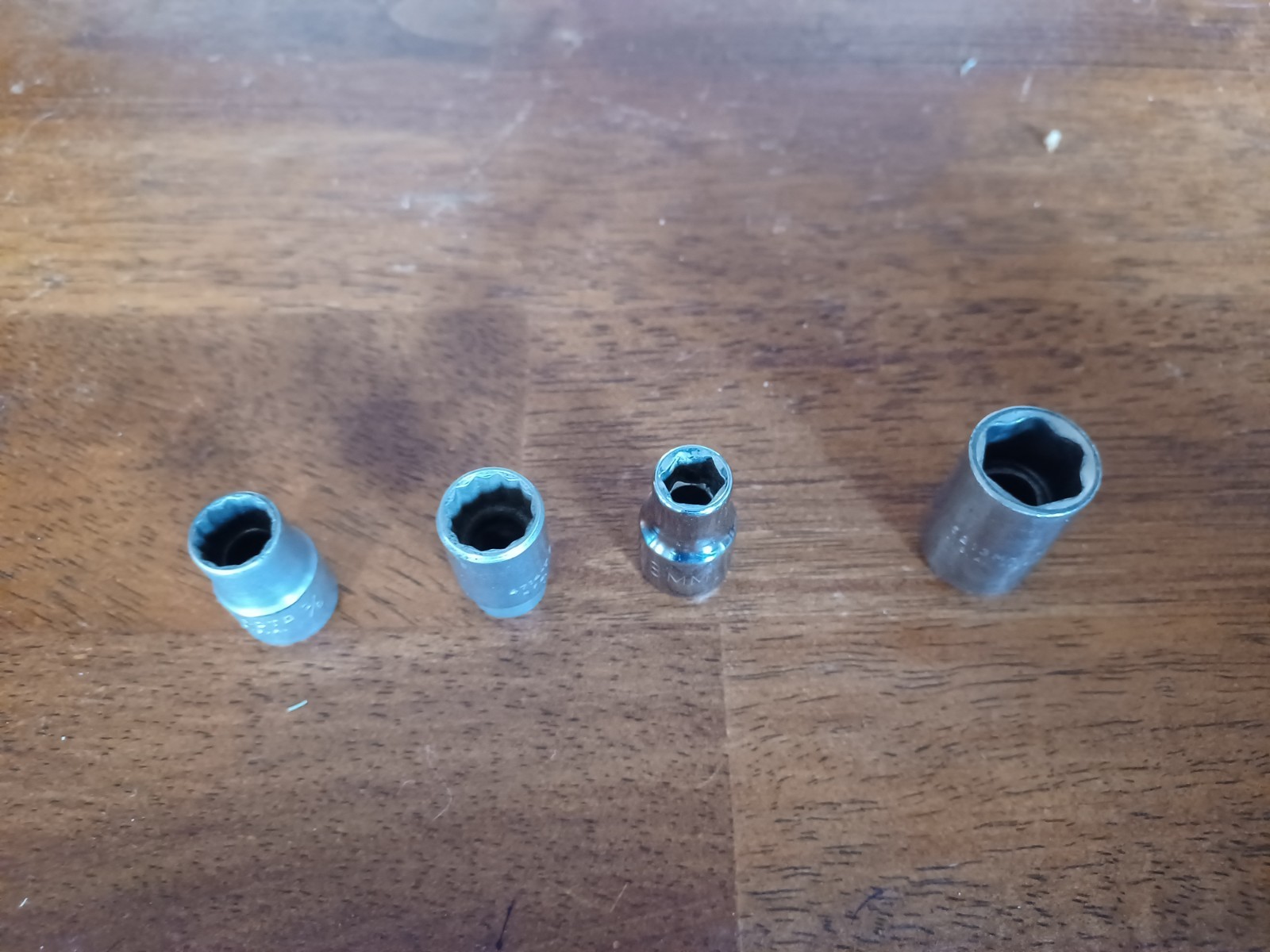 Proto Pear Ratchet 5249 3/8″ Drive With 13 various Sockets. Great mix! Nice
