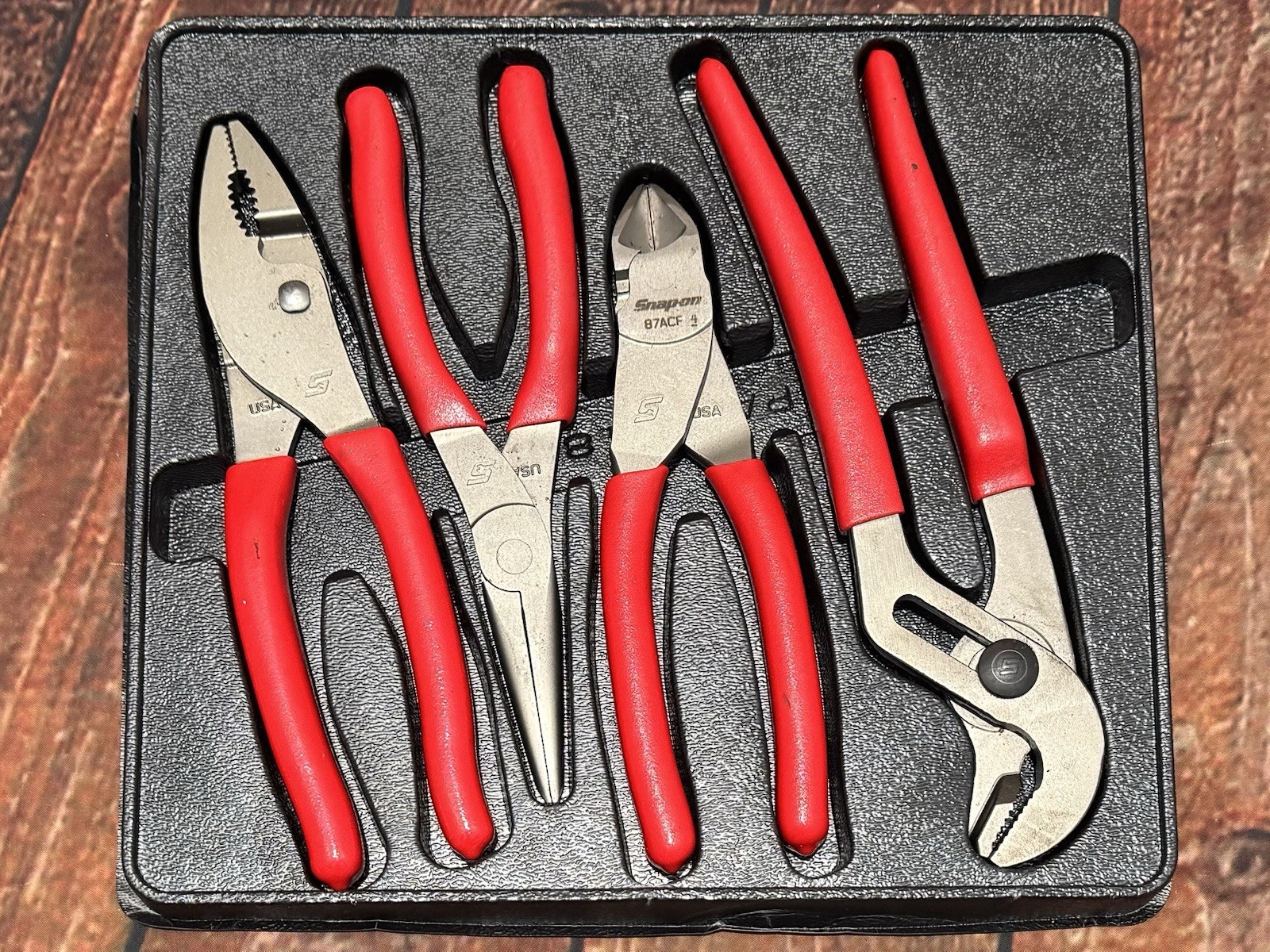 Snap On PL400B 4Pc Soft Grip Pliers Set, Cutters, Needle Nose, Adjustable – RED