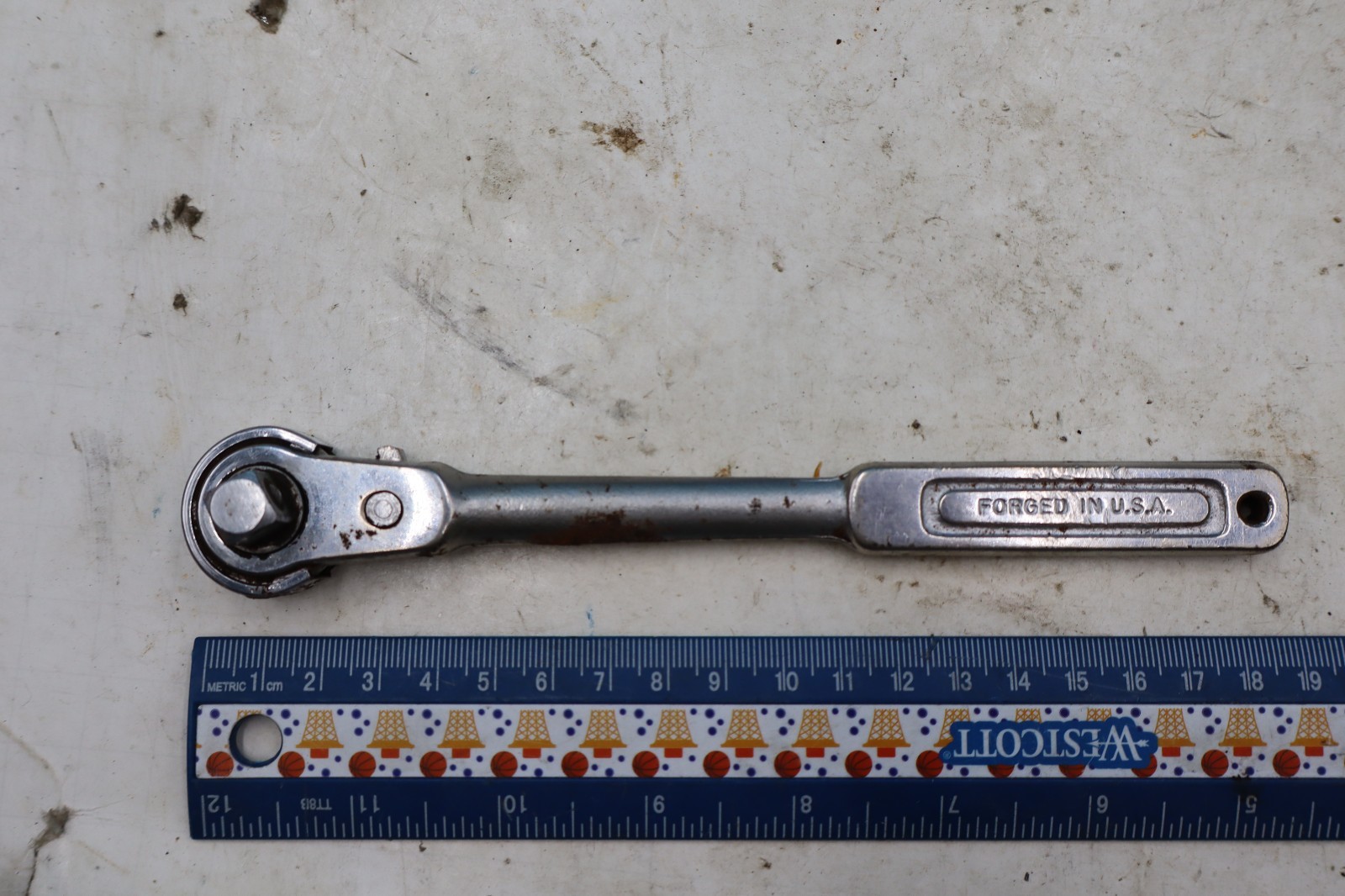 Vintage Indestro Select 3/8″ Drive Ratchet 6270. Corrion but works, can be clean