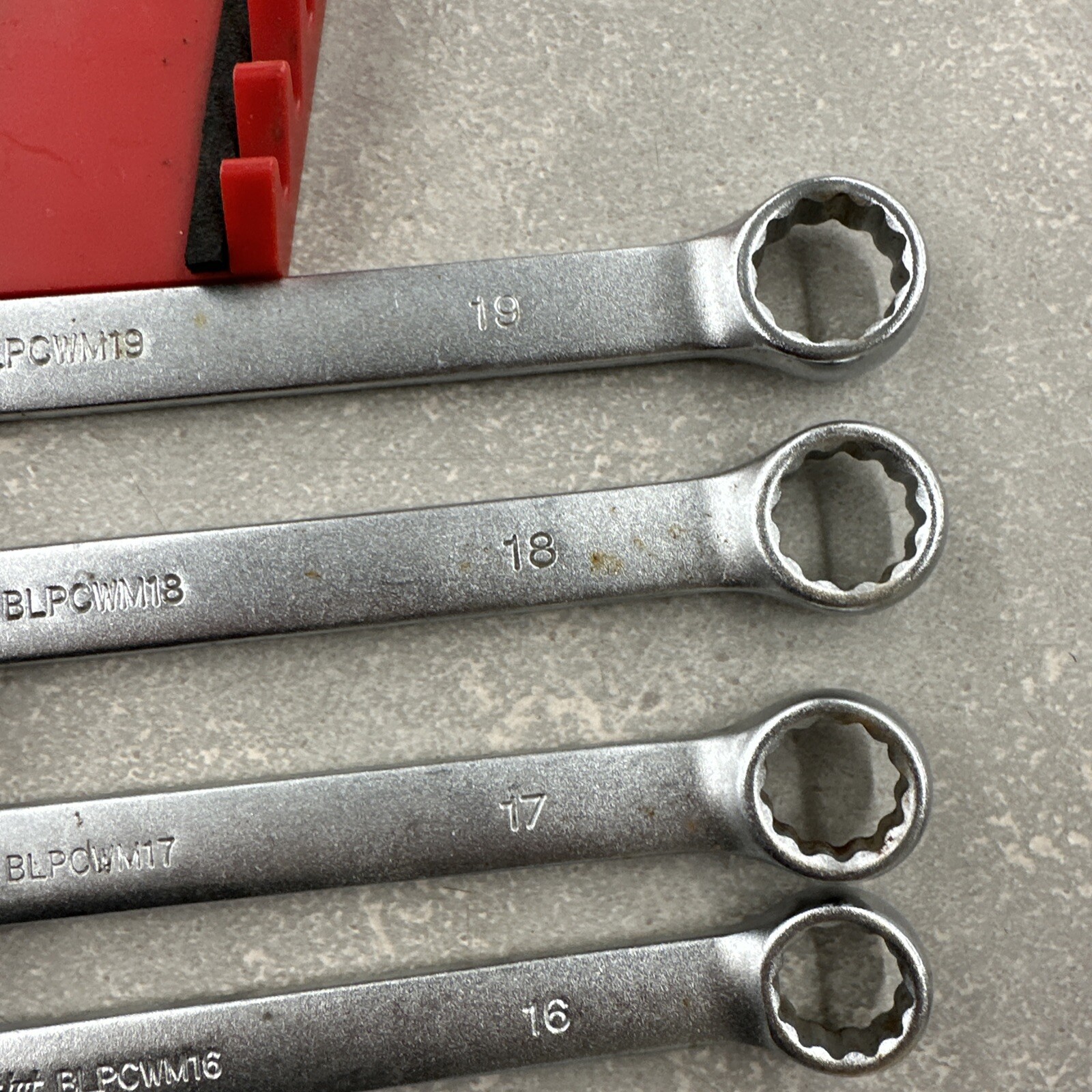 Blue Point Wrench 9 Pcs BLPCWM Metric 11mm-19mm 12pt With YA381A Wrench Rack