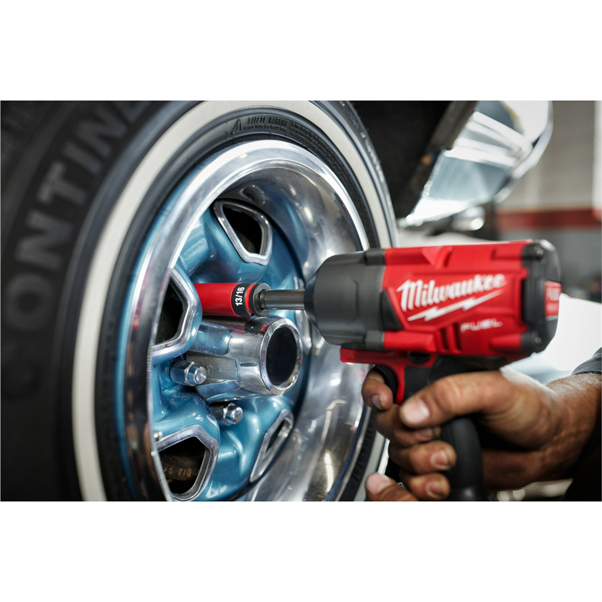 Milwaukee Tool SHOCKWAVE Impact Duty 1/2 Drive 13/16″ SAE Lug Nut Wheel Socket
