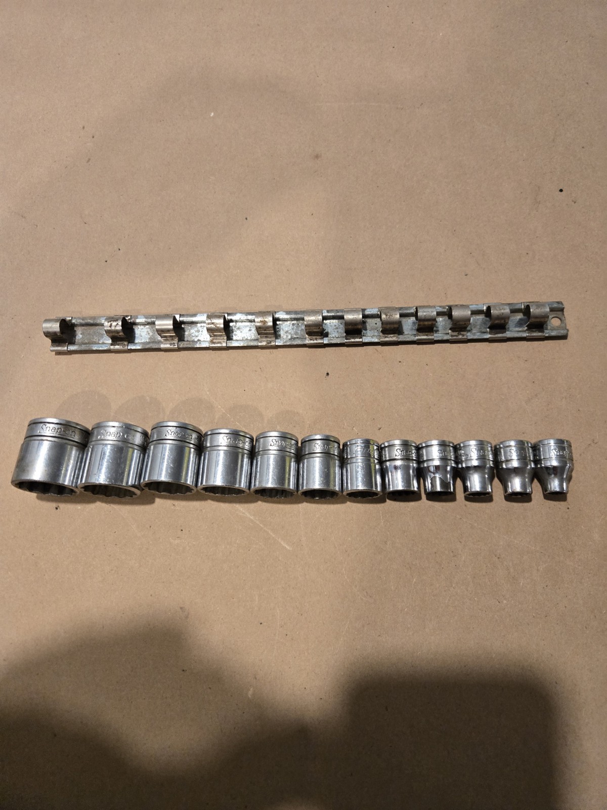 Snap On 3/8″ Drive 1/4″-7/8″ 12PT SAE Shallow Chrome Sockets With Rack USA
