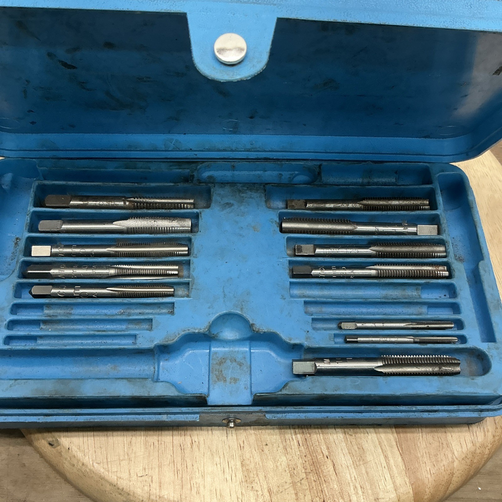 Matco tools. Metric tap and die super set no 6312. (F)