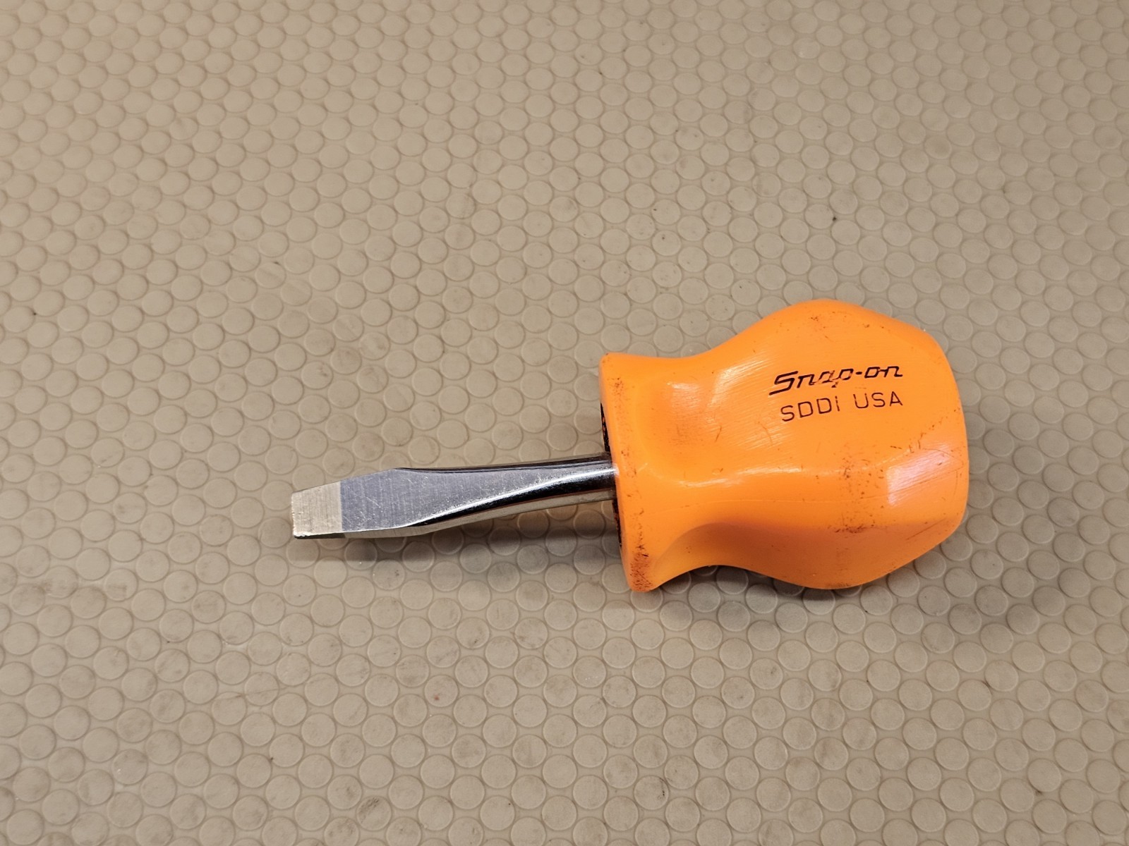 Snap-on SDD1 1/4″ x 1-1/2″ Hard Orange Handle Flat/Slotted Stubby Screwdriver US