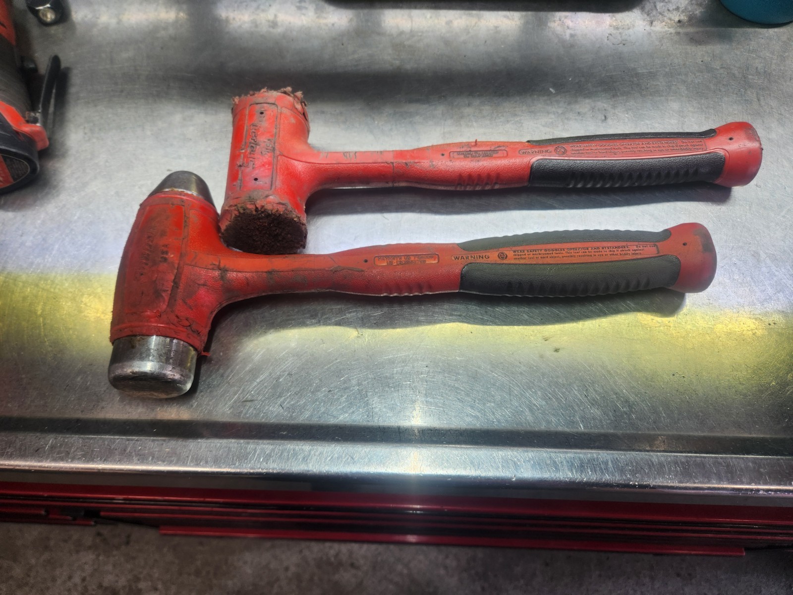 pair of 32 oz snap on hammers. hbfe32 hbbd32. ballpeen and deadblow