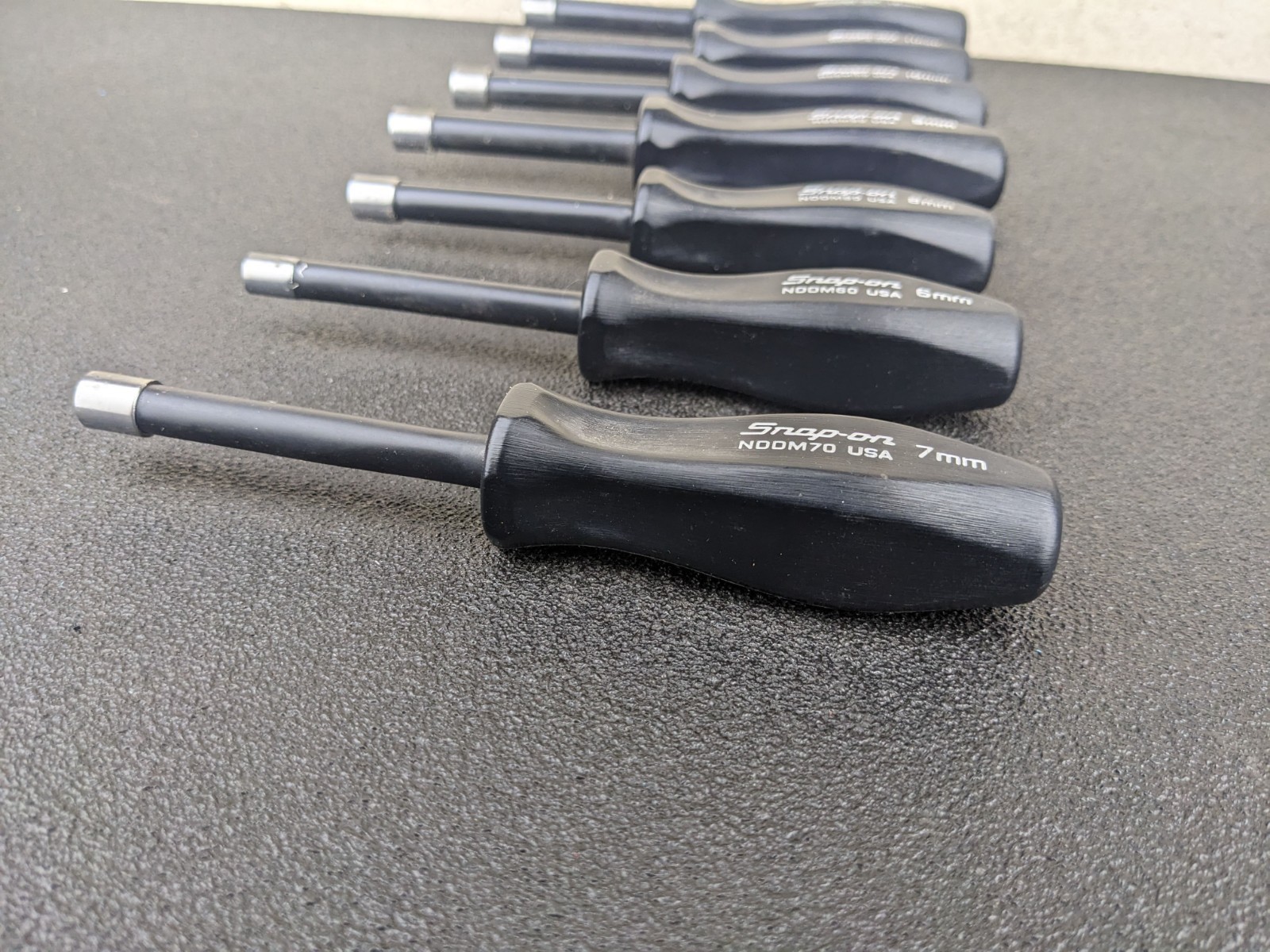#bo023 Snap On Tools 7PC METRIC 6PT BLACK HARD INSULATED NUT DRIVER SET 6-12MM