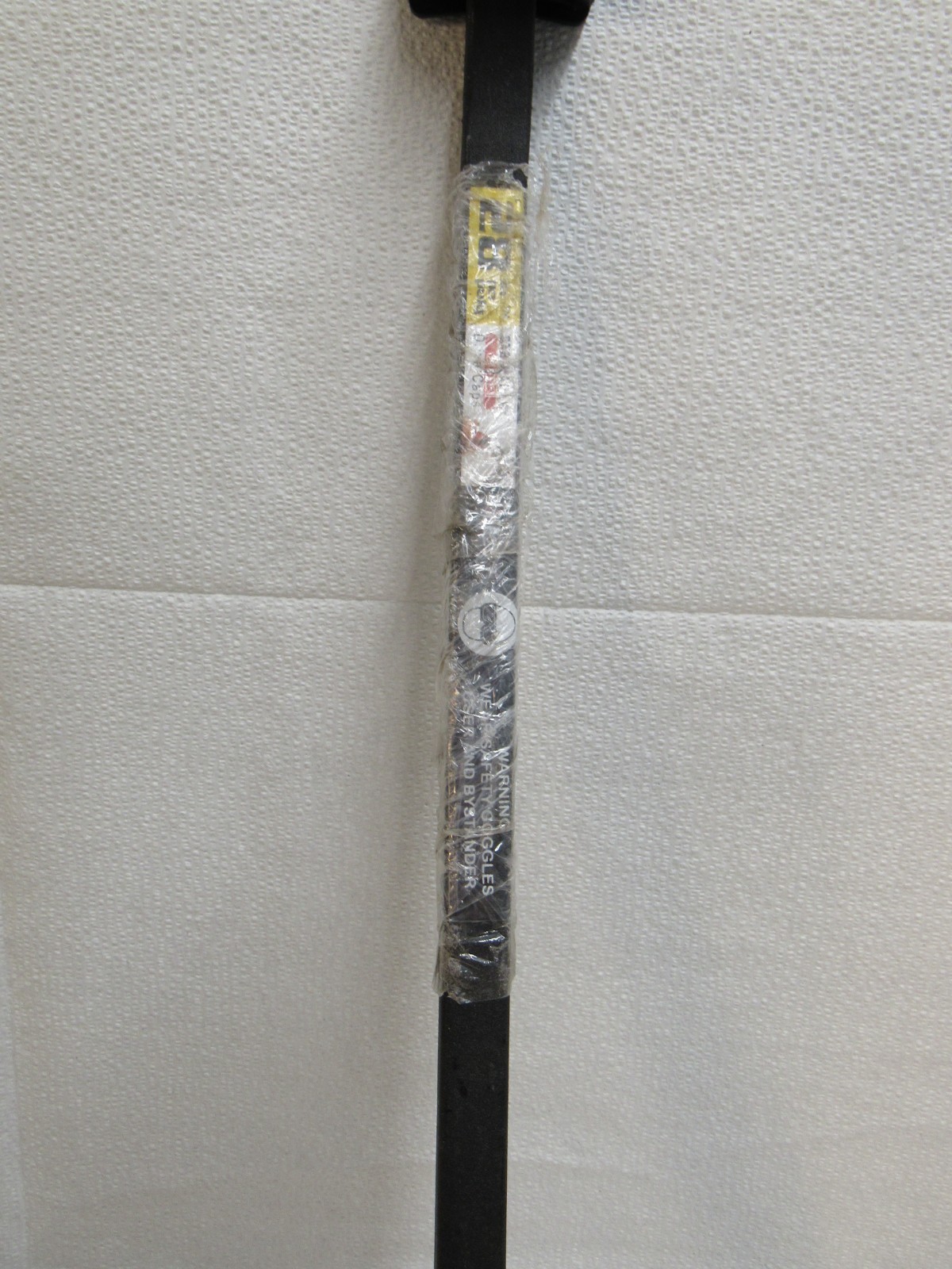 Titan 85538 – 28 Inch Strikeable Pry Bar Red Handle