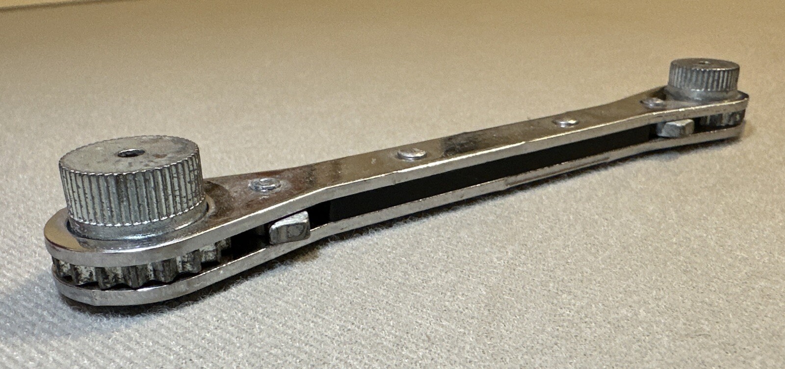 MAC Tools RWB0810 1/4 X 5/16 Specialty Thumb Wheel Ratcheting Offset Wrench New