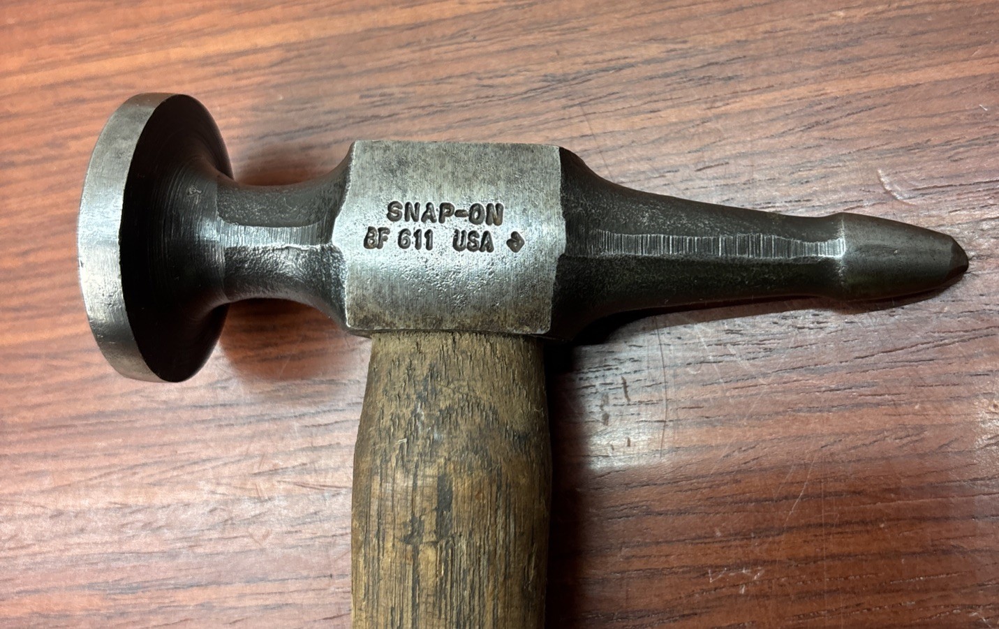 VINTAGE SNAP ON TOOLS BF611 AUTO BODY WOOD HANDLE SHORT PICK HAMMER