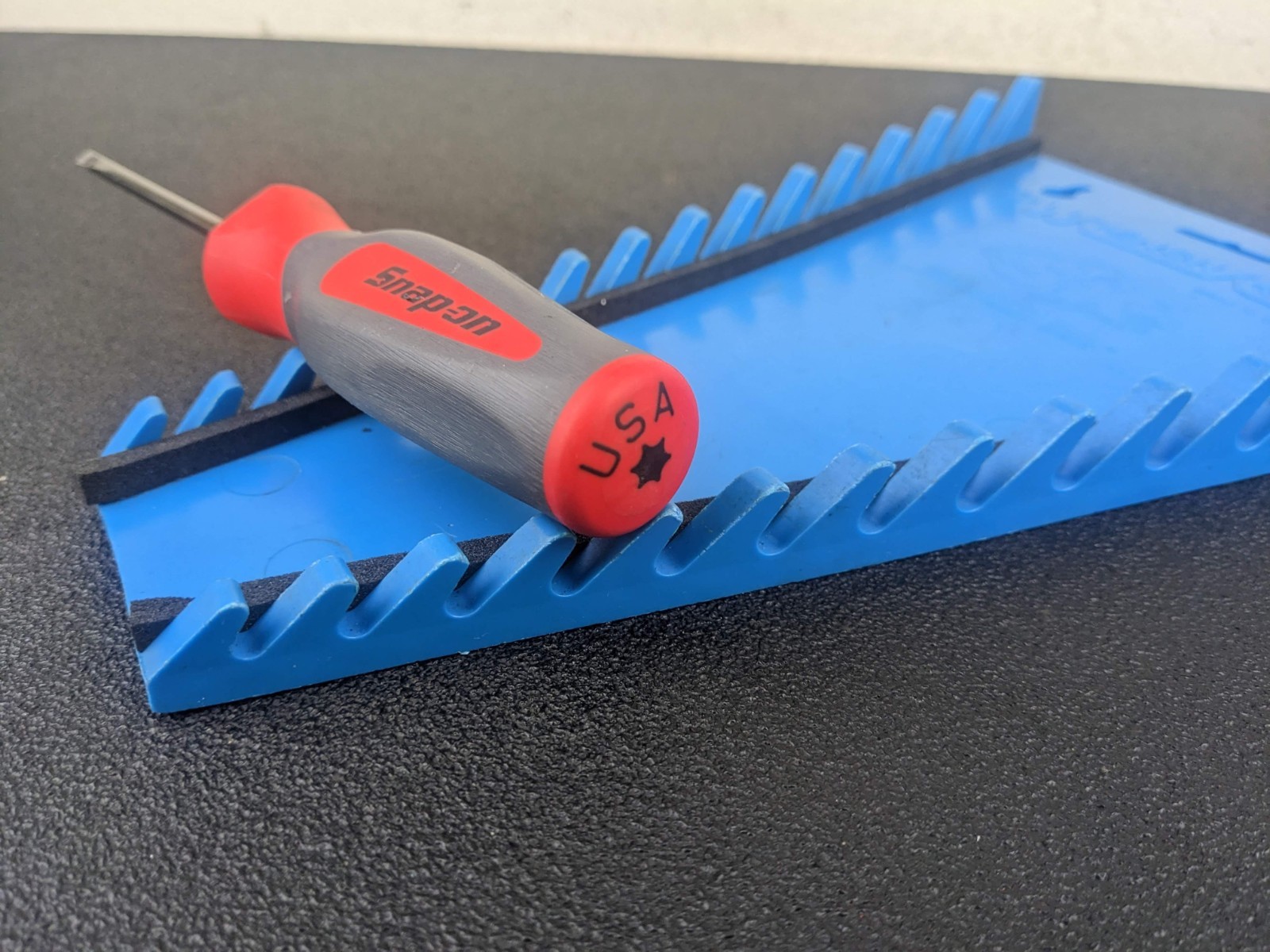 #bh456 Snap-on 3/16″ RED Flat Head Cabinet Screwdriver SHD