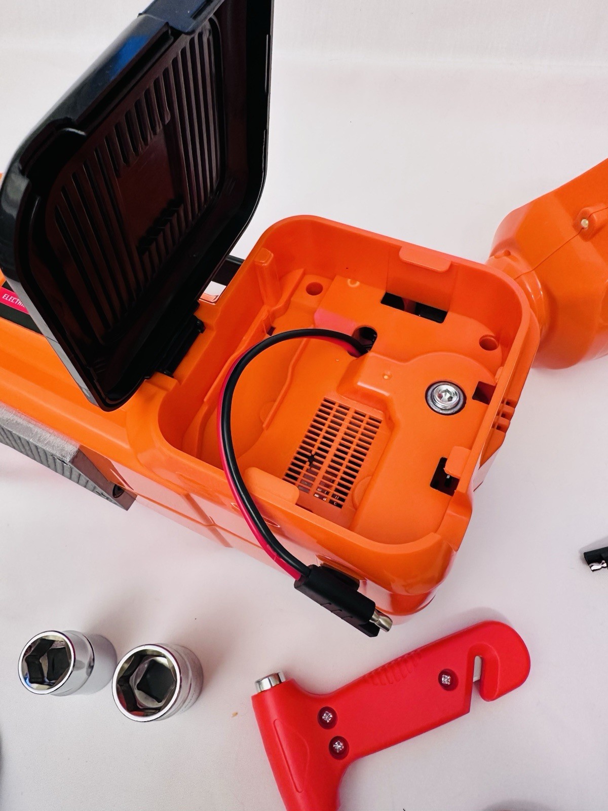 Portable Car Repair Tool Kit – Incl. Jack, Air Pump, Electric Wrench & Light
