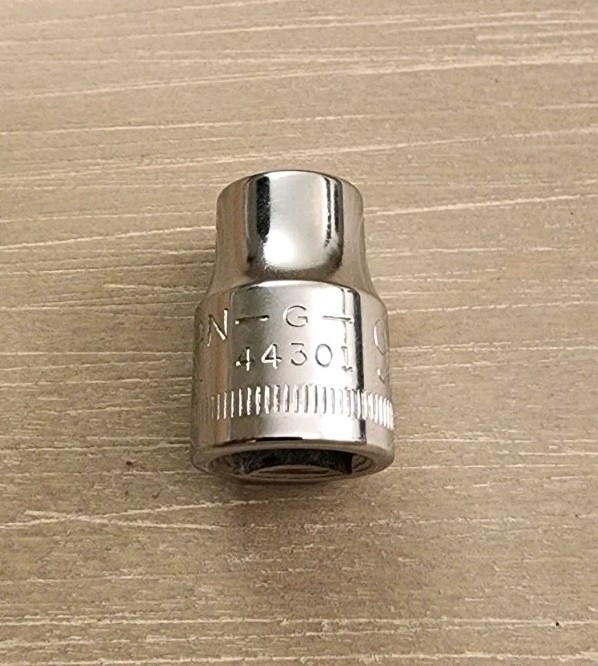 Craftsman USA 9mm Socket 12 Point 3/8″ Drive G 44301 (Bottom Knurl)