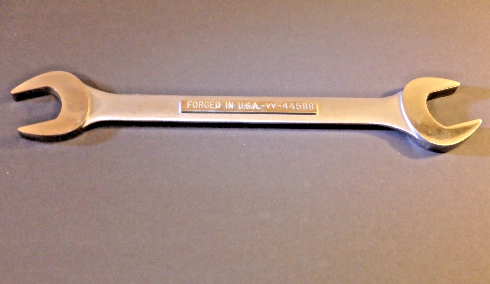 CRAFTSMAN INDUSTRIAL 1-3/8″x1-7/16″ DOUBLE OPEN END WRENCH 44588. MADE IN USA