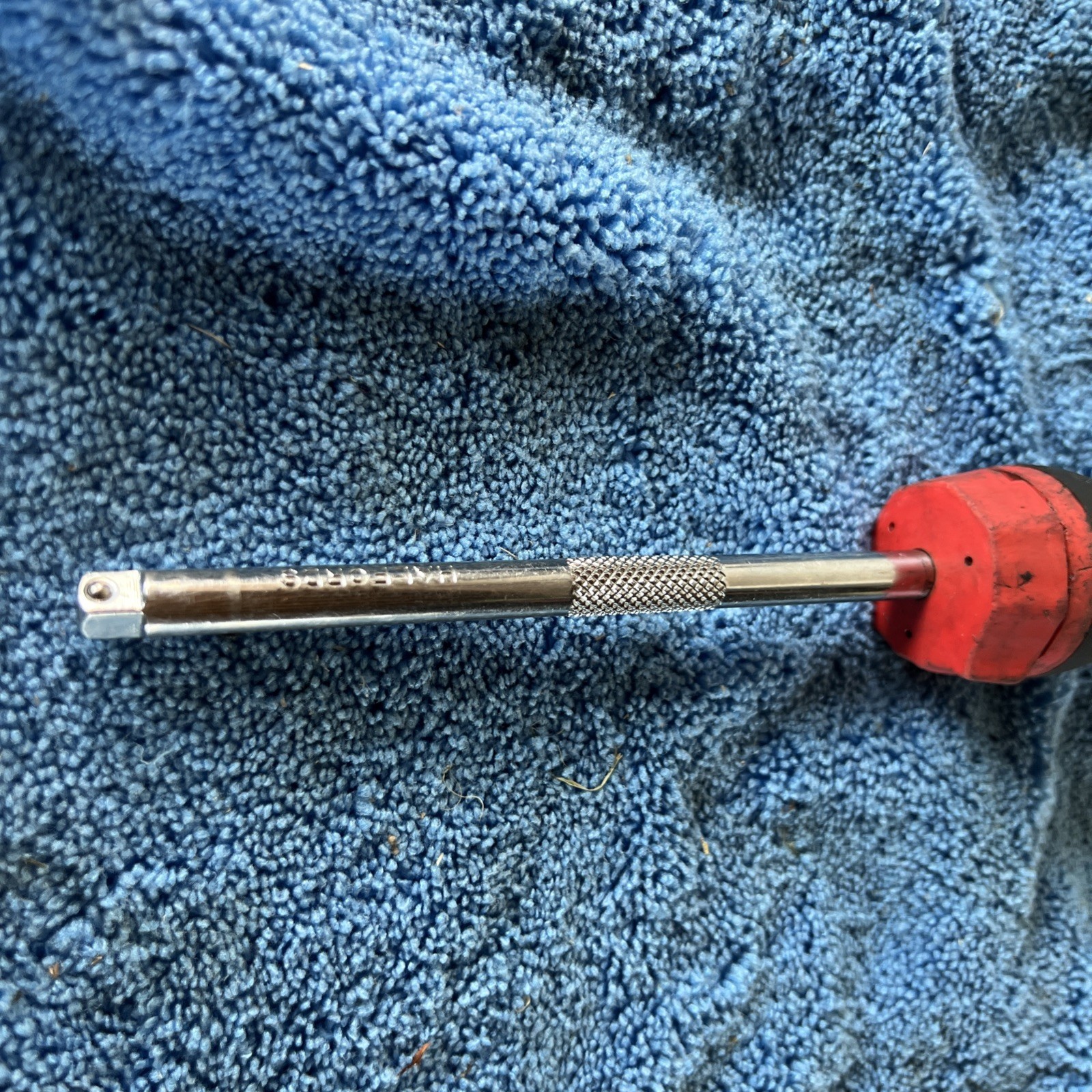 Snap On Soft Handle Ratchet Screwdriver In Black And Red with 1/4” dr extension
