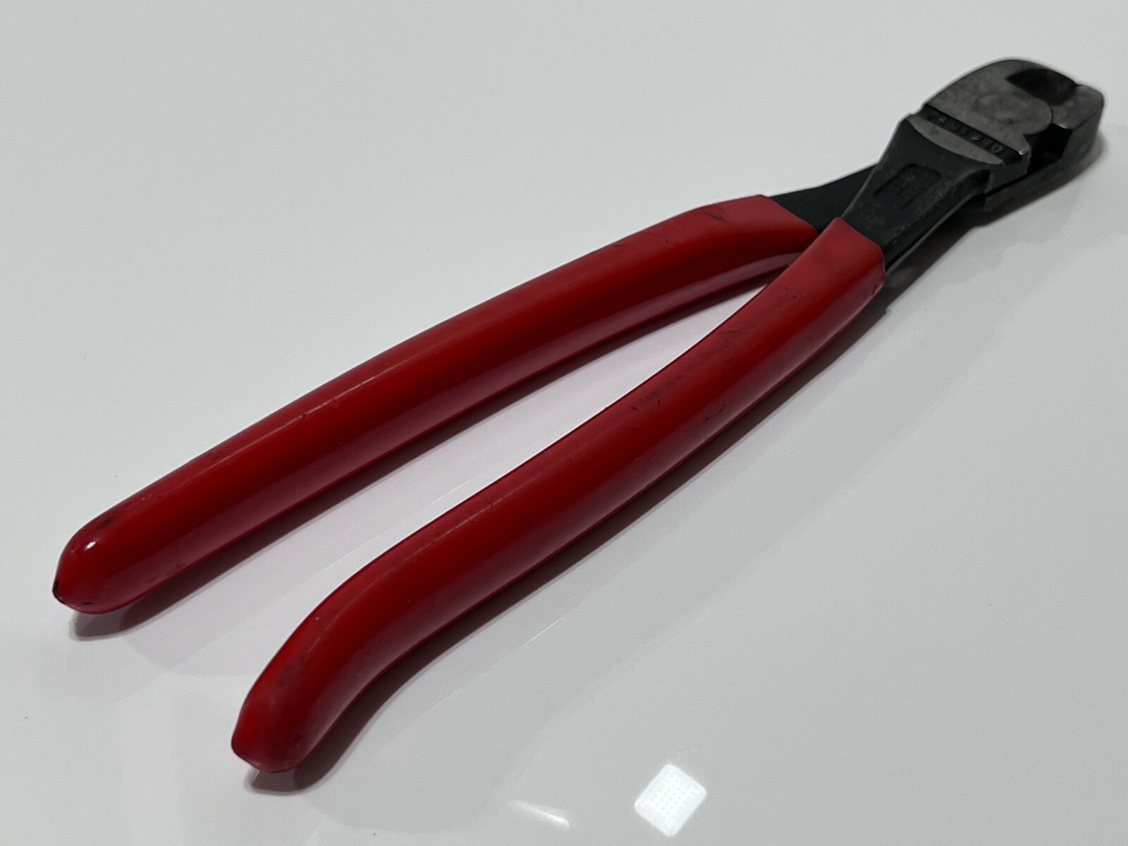 MAC Tools P21 High Leverage Center Cutter Pliers – 10″ Long – Knipex Germany