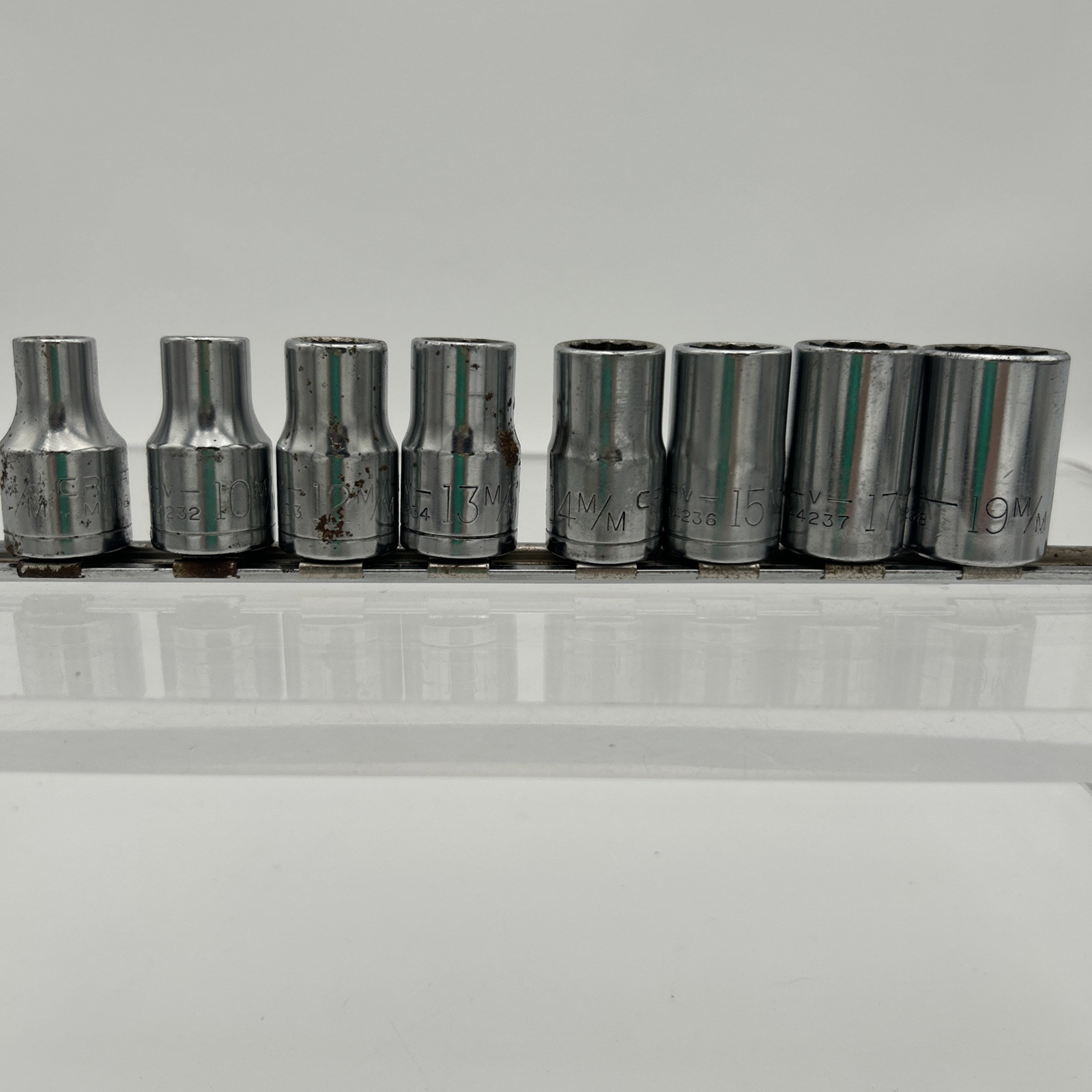 8 CRAFTSMAN USA 3/8″ DRIVE, METRIC SOCKET SET, 9,10,12,13,14,15,17,19mm-12 POINT