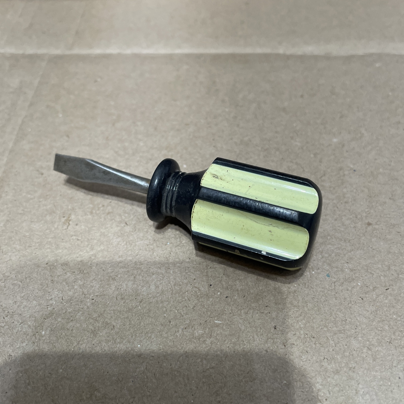 Unbranded 1/4” Flat/Slotted Tip Stubby Screwdriver 3-1/4” Long ! See Photos !