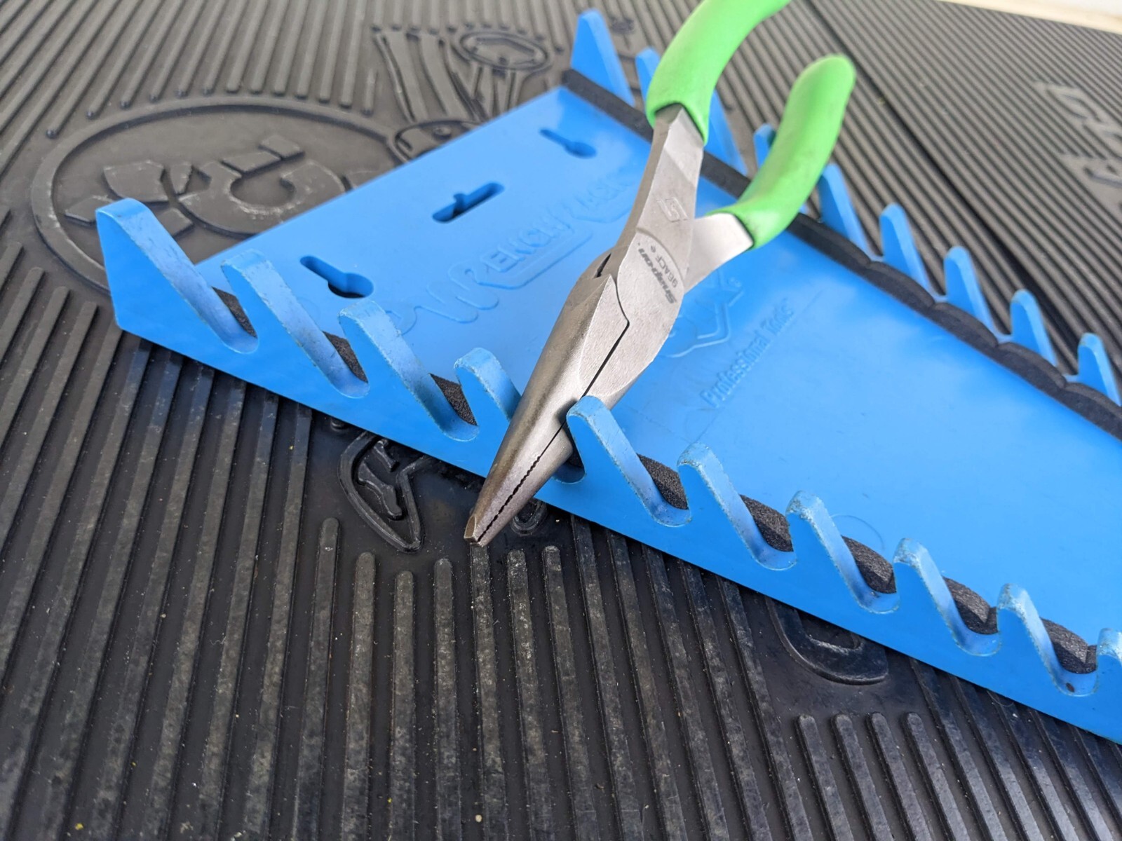 #aw196 Snap On 96ACF – 8″ Talon Grip™ GREEN NEEDLE Nose Pliers