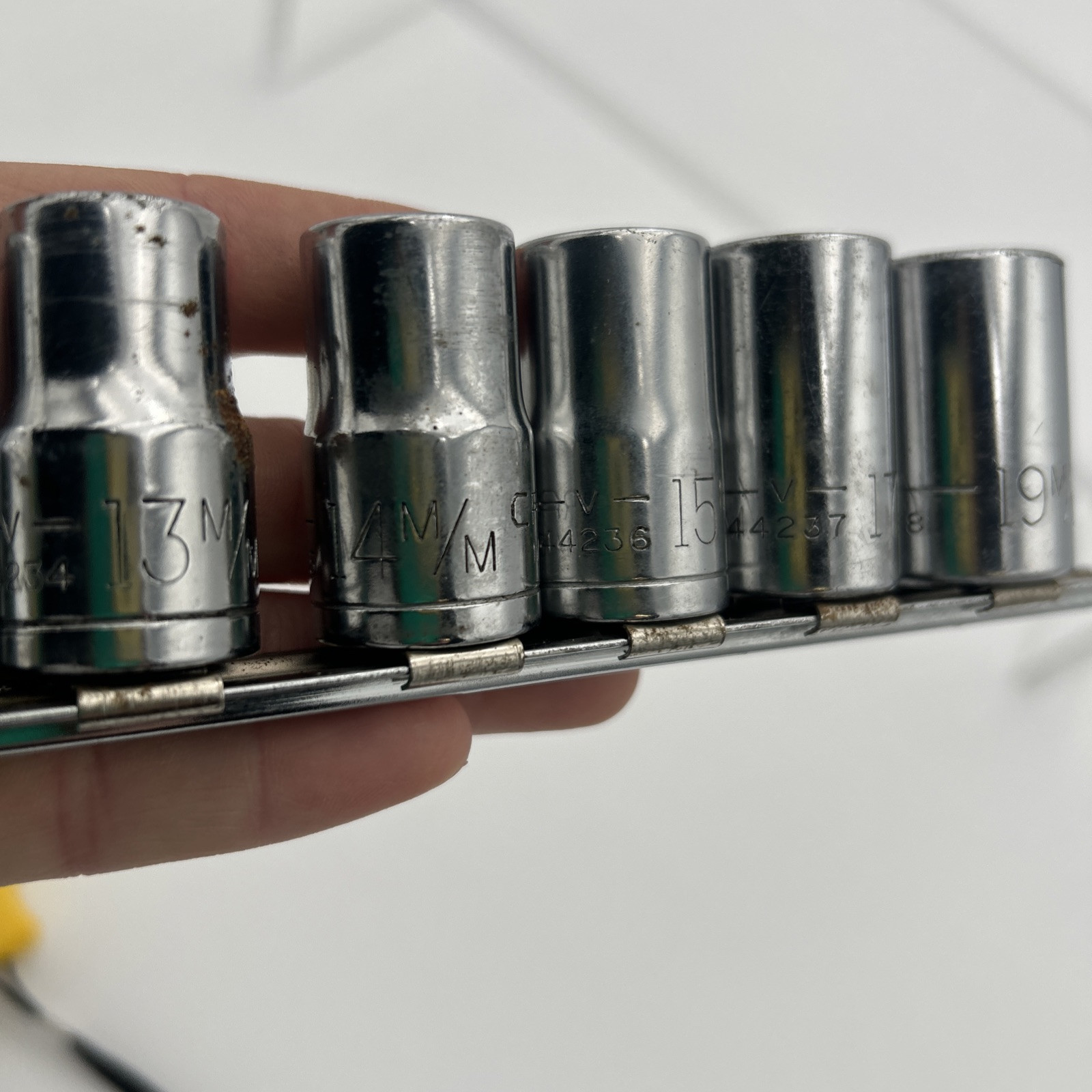 8 CRAFTSMAN USA 3/8″ DRIVE, METRIC SOCKET SET, 9,10,12,13,14,15,17,19mm-12 POINT