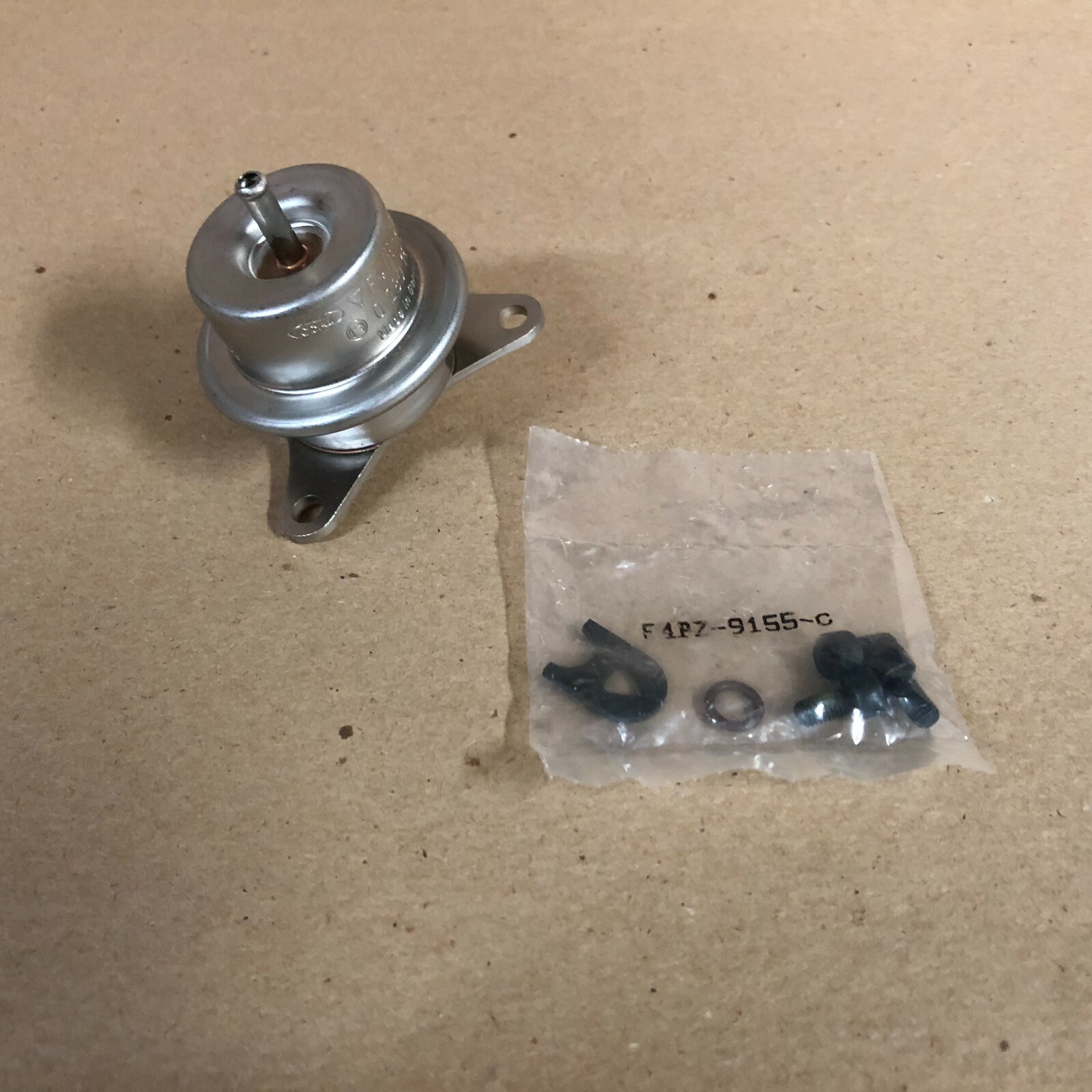 NOS Genuine OEM Ford F4TE-9C968-AA Fuel Pressure Regulator Kit ~ 4.9L ~ 2.3L