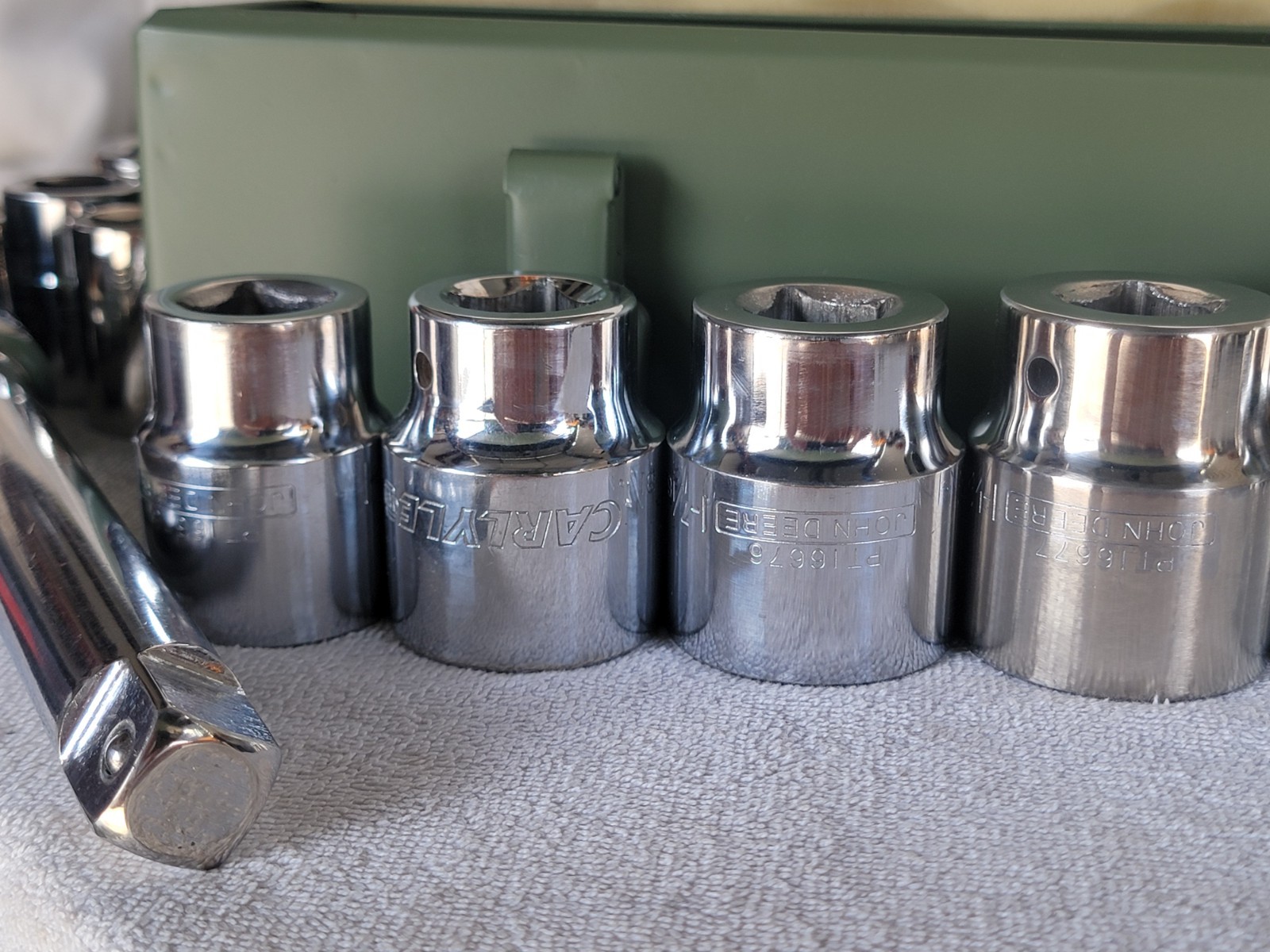 16pc JOHN DEERE Mix Socket Set 3/4″ drive SAE 7/8 to 1-7/8″ Extension Metal Box