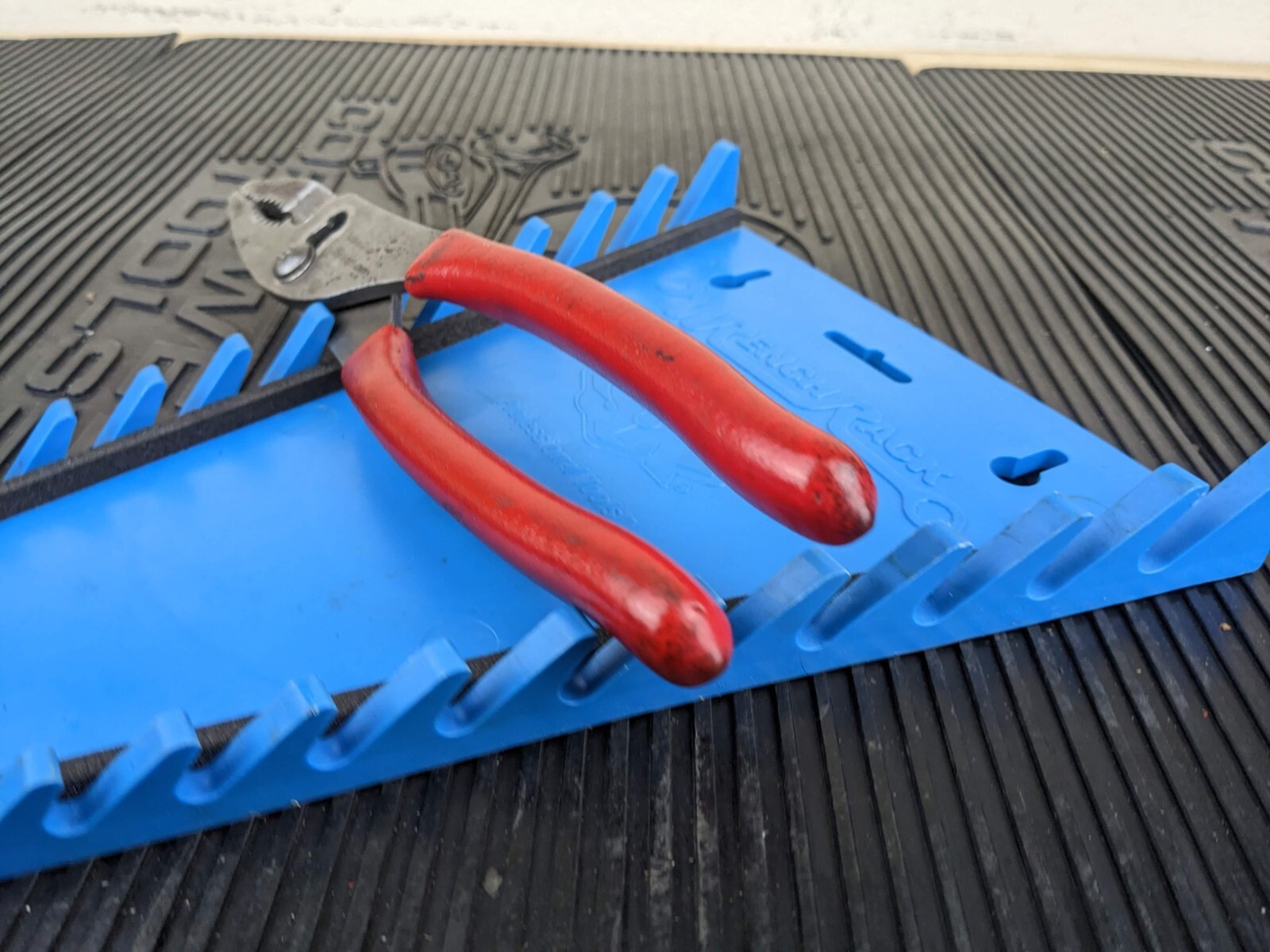 #bb753 Snap-On 47CF Red 8″ Long Soft Grip Slip Joint Pliers