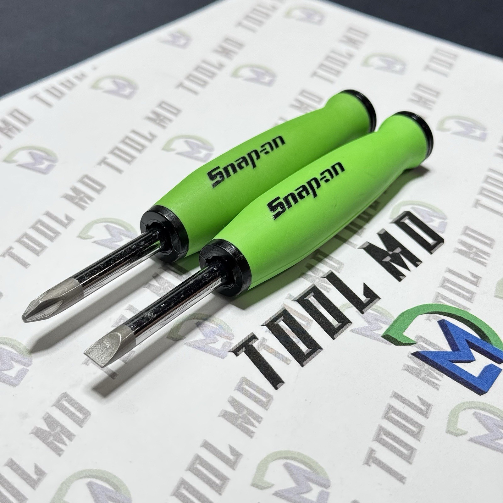 Snap-on Tools NEW 2pc CUSTOM REVERSE GREEN Ratchet Handle Stubby Screwdriver Set