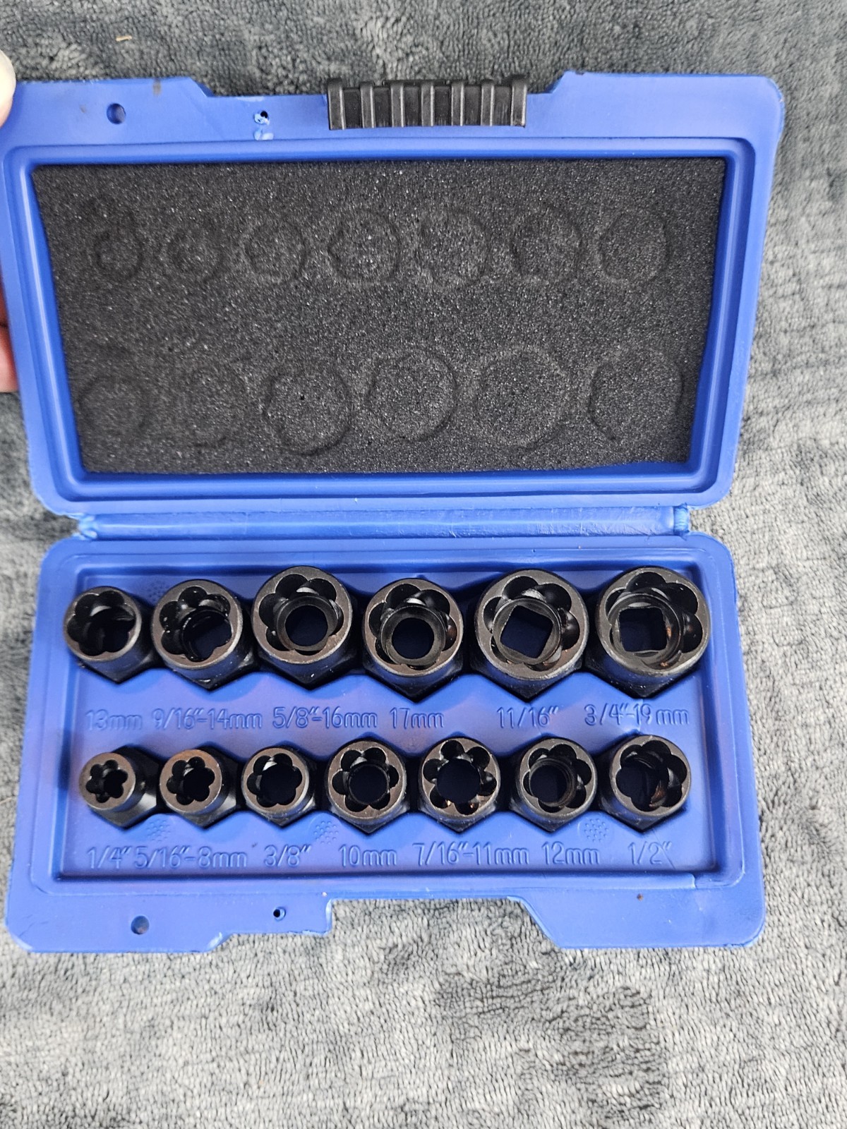 13Pcs Bolt Nut Extractor Set 3/8″ Square Drive Nut Remover Socket Tool Wheel…