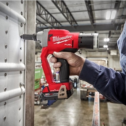Milwaukee M18 FUEL ONE-KEY 18-Volt Lithium-Ion Cordless Rivet Tool