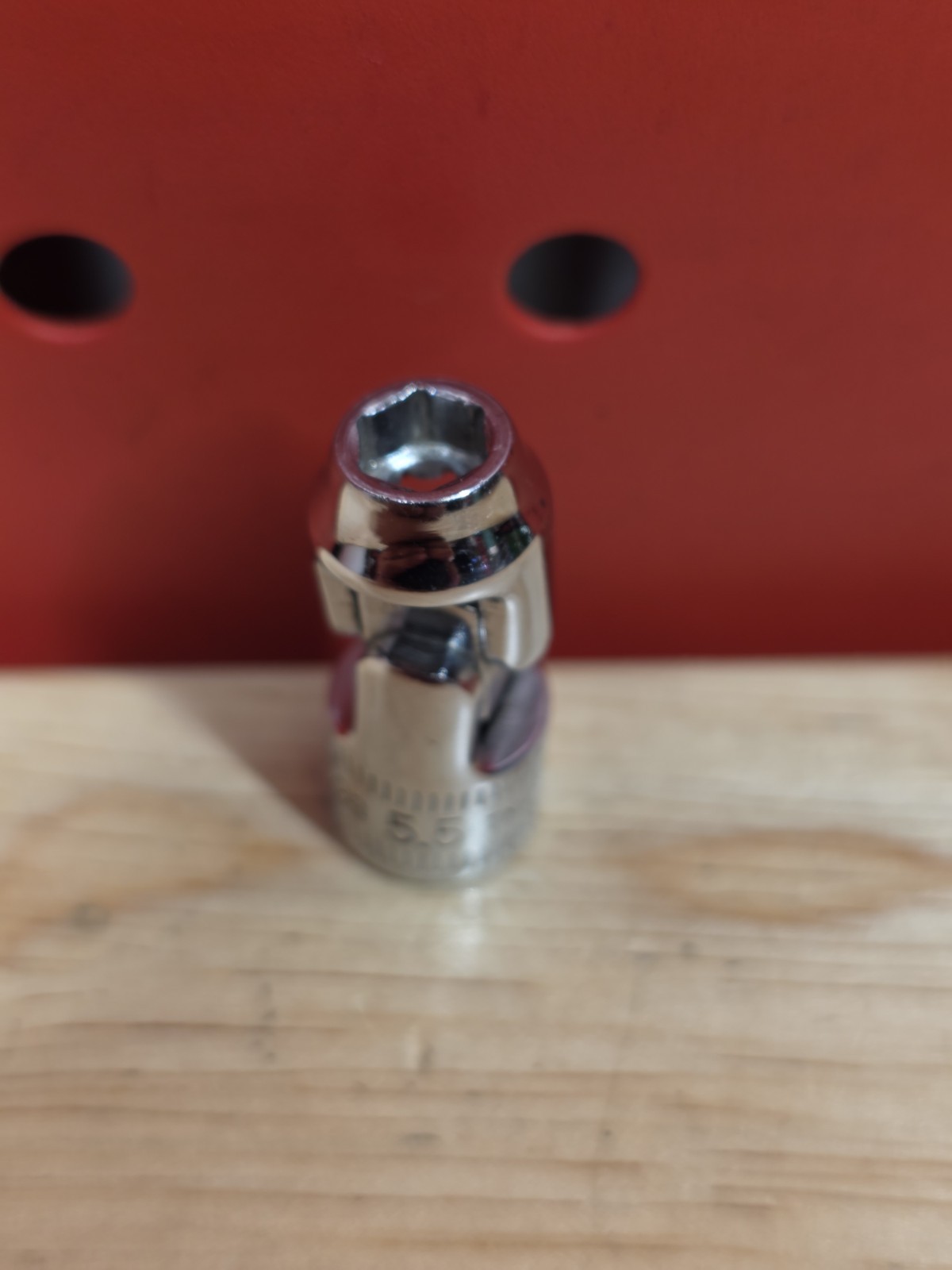 Snap-on TMUSM5.5 5.5mm 1/4″ Drive 6-Point Shallow Chrome Universal Swivel Socket