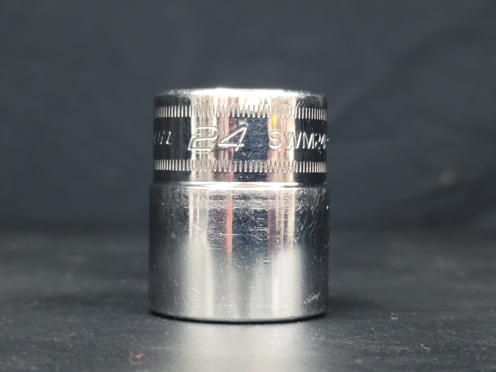 Snap on Tools USA 1/2″ Drive 24mm Metric 12 Point Shallow Socket SWM241