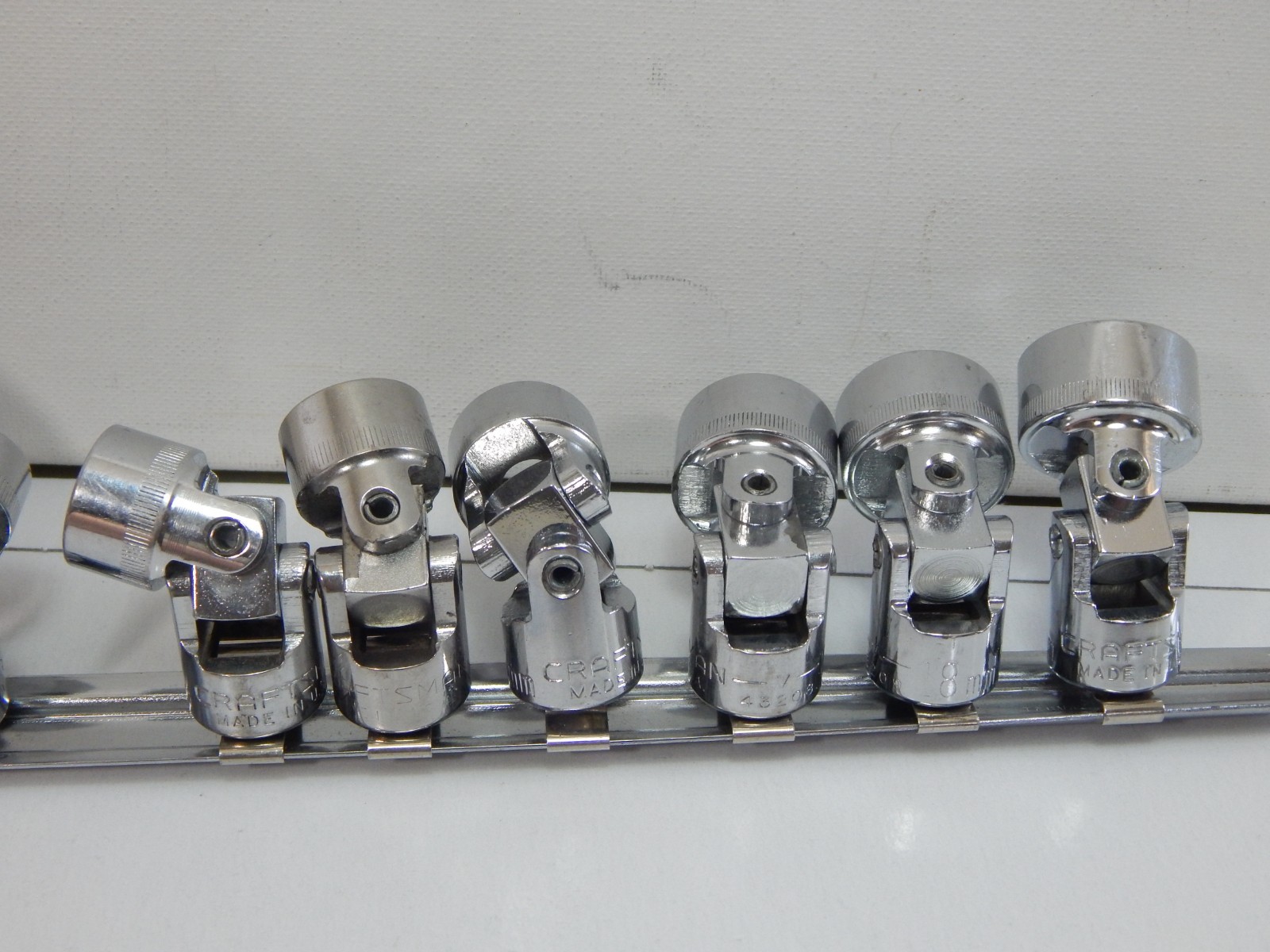 CRAFTSMAN 3/8″ Dr. 10PC. METRIC UNIVERSAL SWIVEL SOCKET SET, 10-19MM -V- SERIES