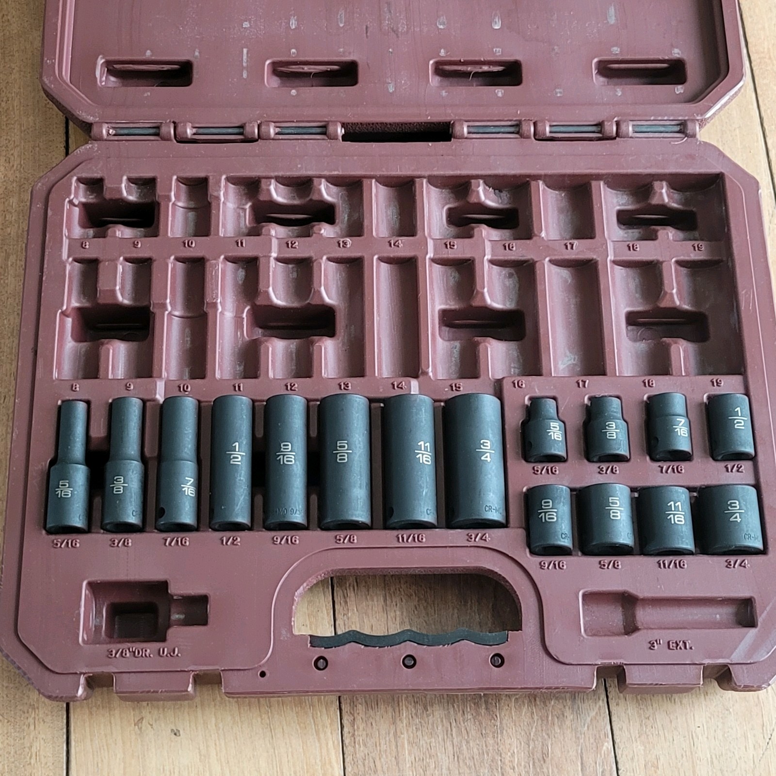 Matco Tools SBP426V 3/8″ Dr 42pc Blowmold CASE with 16PC SAE ADV Impact Sockets