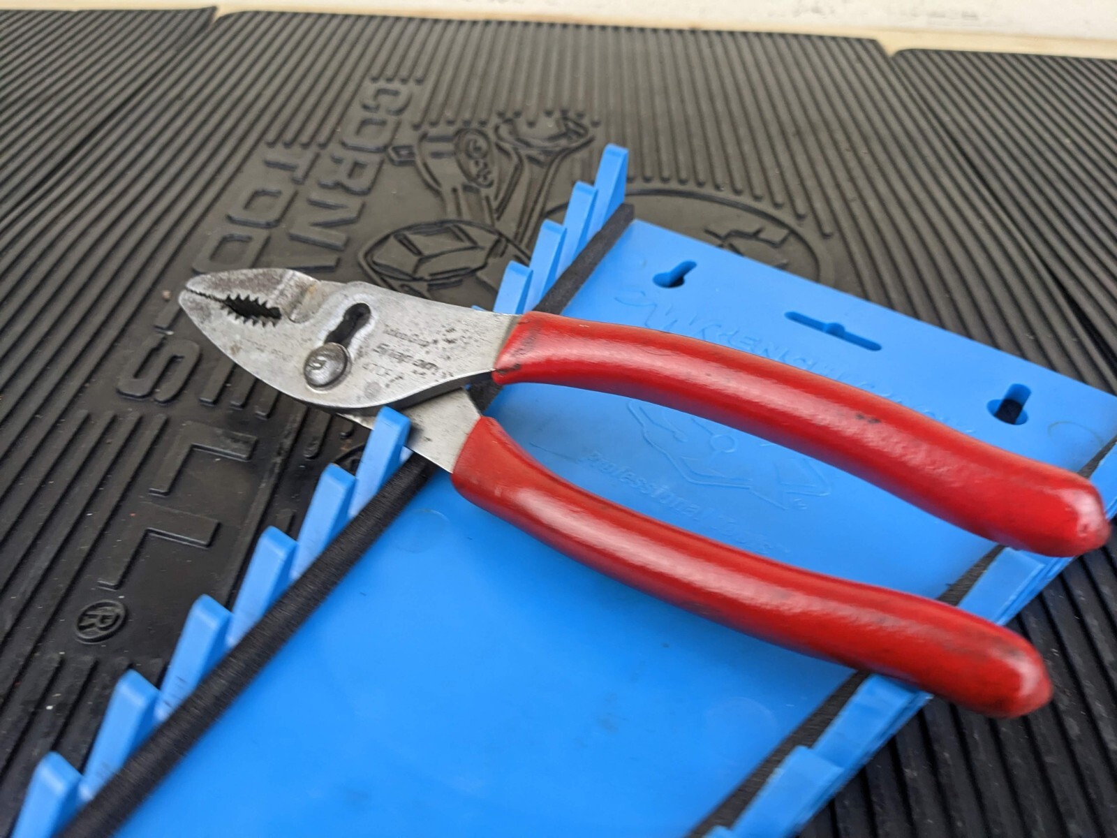 #bb753 Snap-On 47CF Red 8″ Long Soft Grip Slip Joint Pliers