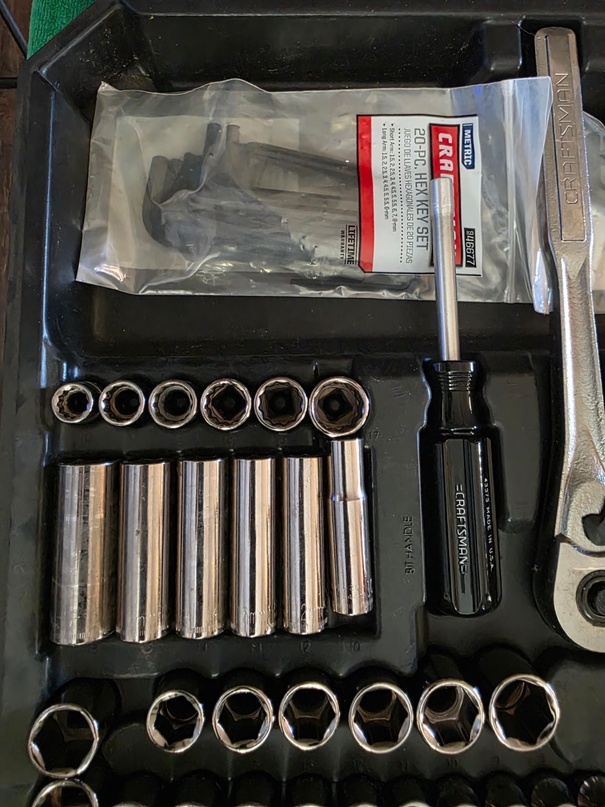 Craftsman 154 pc. socket set SAE/Metric sizes complete with case