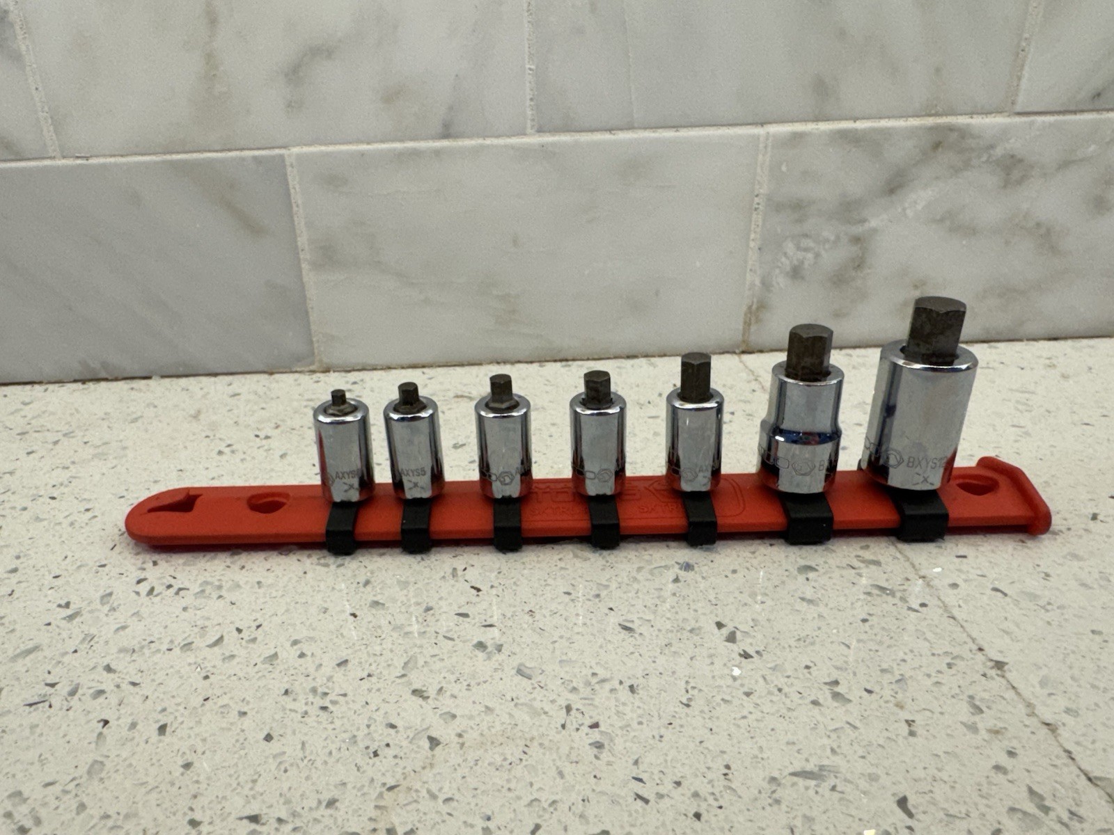 MATCO TOOLS 1/4″ and 3/8″ Dr 7 Piece Stubby Hex Bit Socket Driver Set SABXYS7R